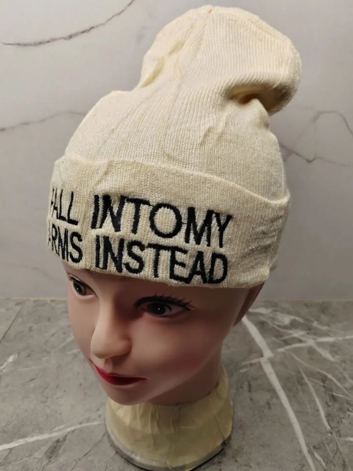 Japanese Brand Vintage Fall In To My Arms Instead Snowcap Beanie Size ONE SIZE - 1 Thumbnail