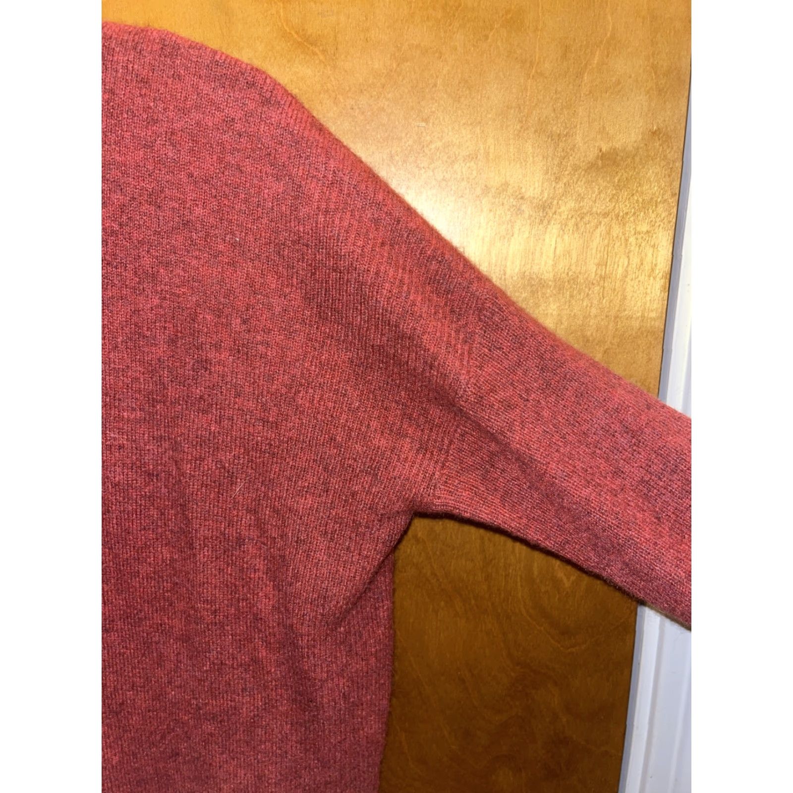 White + Warren White + Warren Red 100% Cashmere V Neck Sweater Women’s Size Small Side Slits Size S / US 4 / IT 40 - 6 Thumbnail