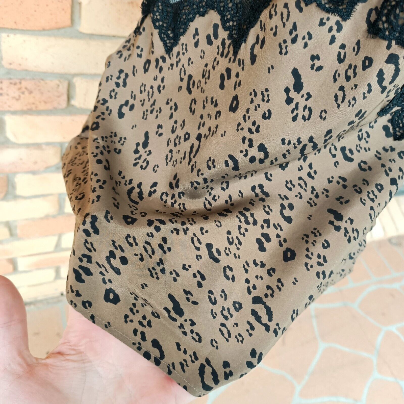 Designer × Uniqlo Carine Roitfeld X Uniqlo Silk Leopard Tank Top Brown Lace Size M / US 6-8 / IT 42-44 - 8 Thumbnail