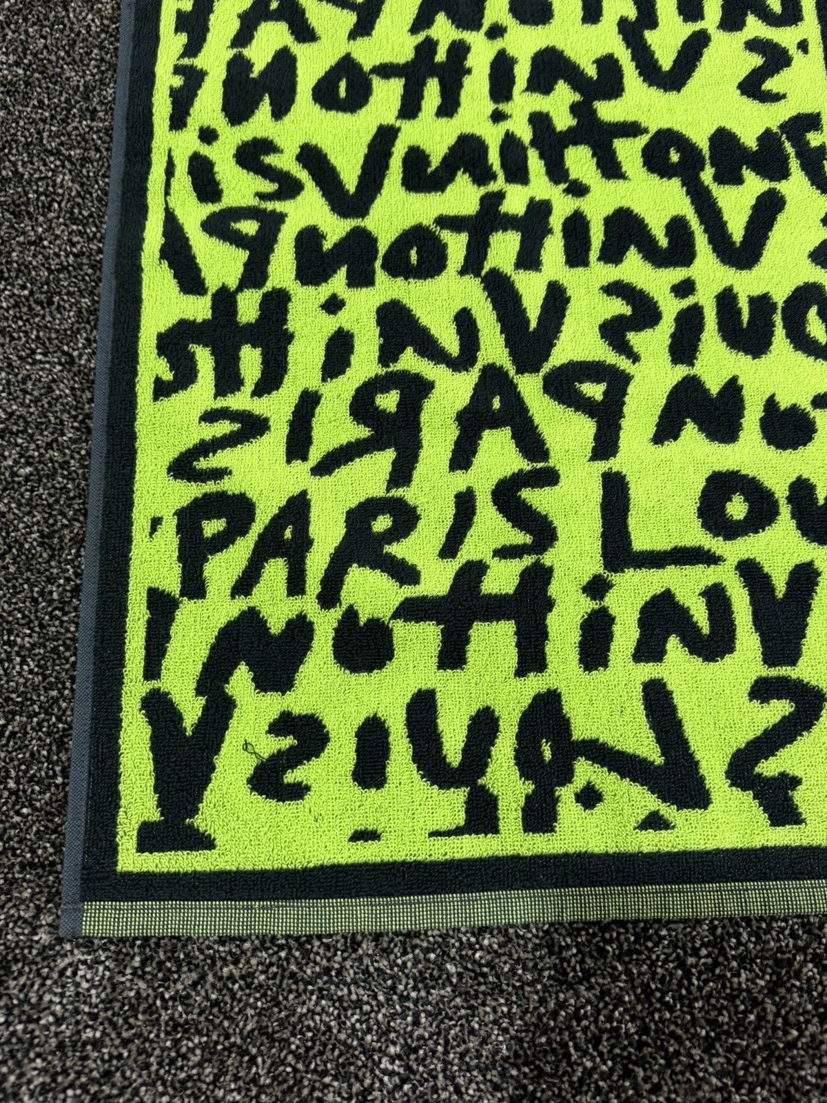Louis Vuitton × Stephen Sprouse Louis Vuitton x Stephen Sprouse FW08 Graffiti Gym Towel Size ONE SIZE - 5 Thumbnail