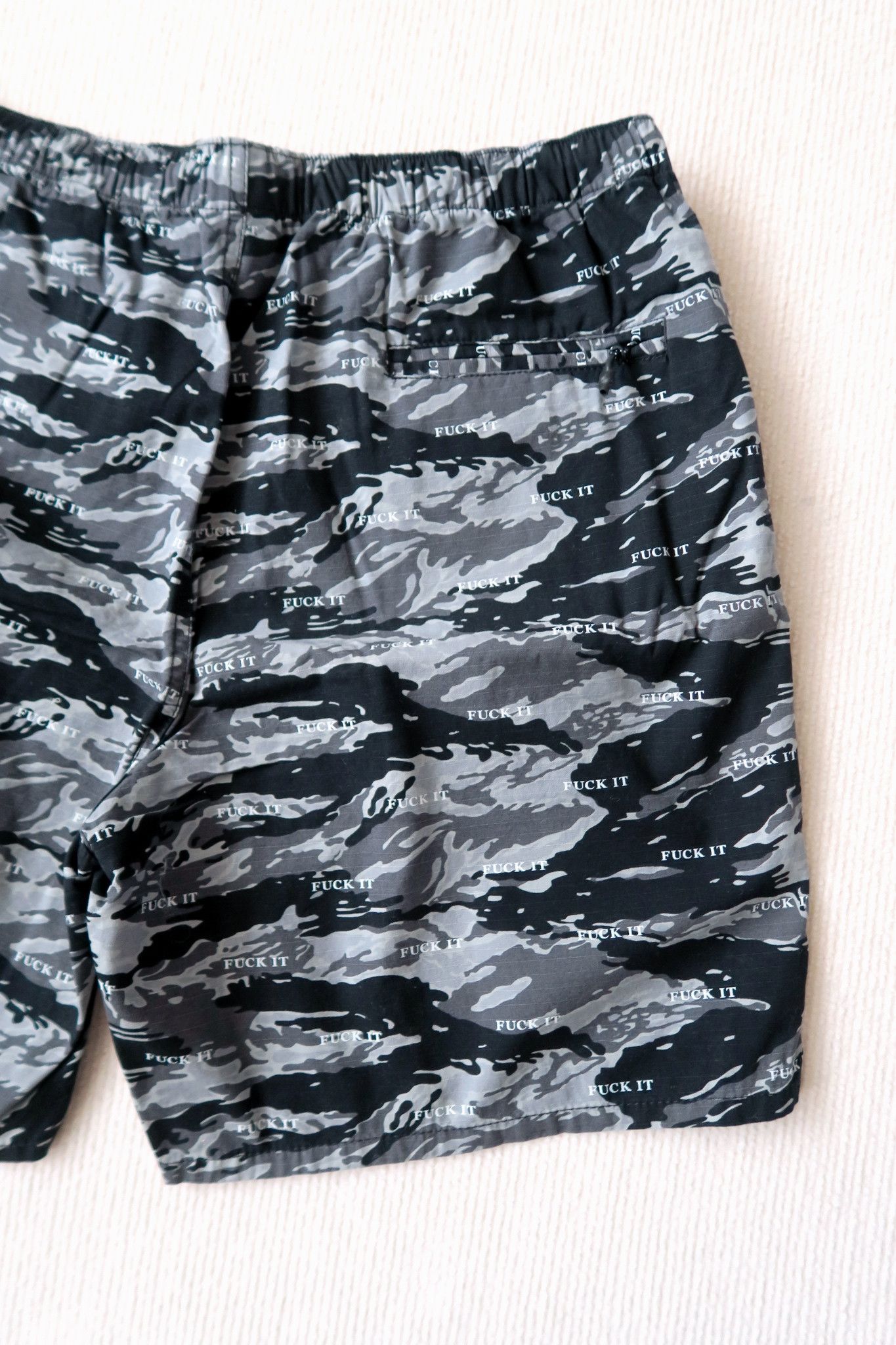 Huf HUF “Fxxk It” Tiger Army Camo Easy Shorts Size US 32 / EU 48 - 9 Thumbnail