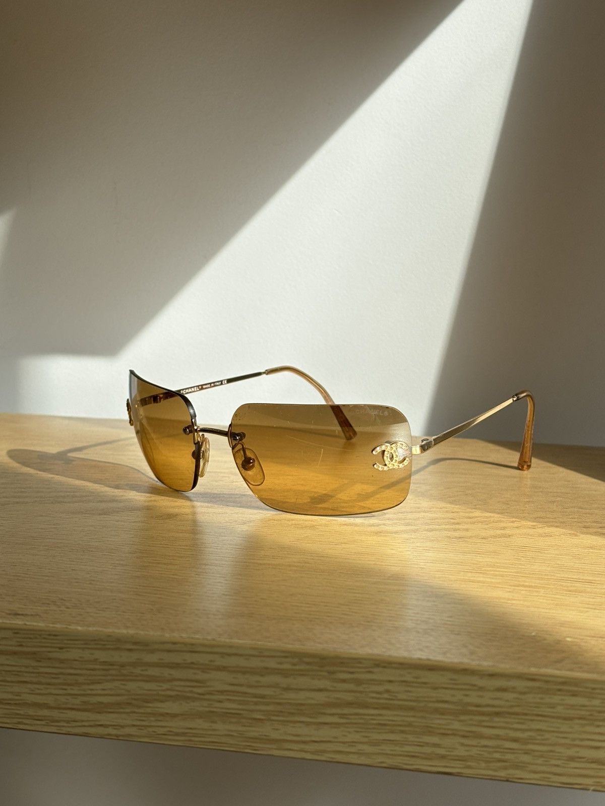 Chanel Chanel Sunglasses 4017-D Rhinestone Logo Rimless Vintage Size ONE SIZE - 1 Thumbnail