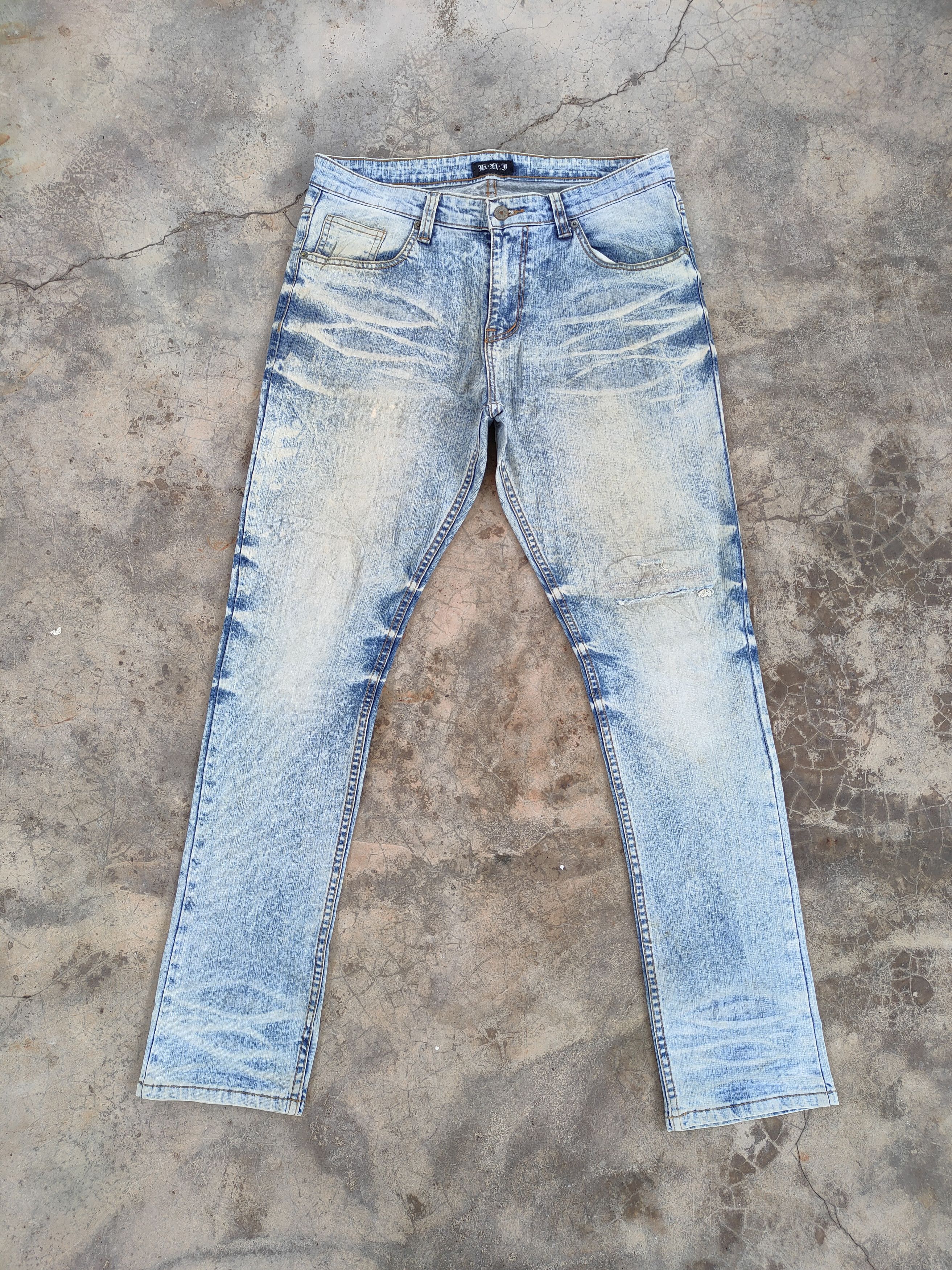 Japanese Brand × Vintage W33 VINTAGE JAPANESE FADED DISTRESSED JEANS PANTS Size US 33 - 1 Thumbnail