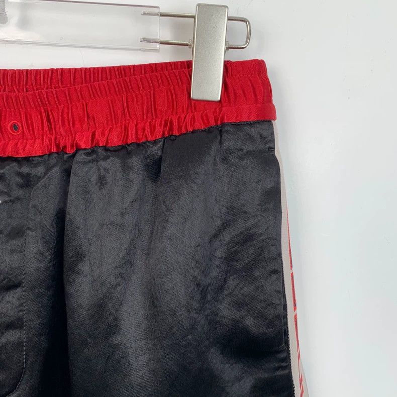 Gucci Gucci Black letter print elastic drawstring waist casual sh Size US 32 / EU 48 - 3 Thumbnail