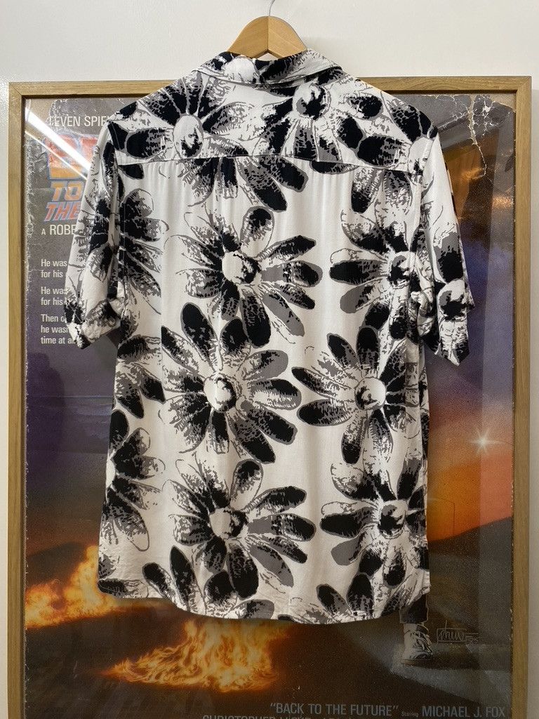 Supreme FW2017 Supreme Monochrome Daisy Floral Pattern Rayon Shirt Size US S / EU 44-46 / 1 - 3 Thumbnail