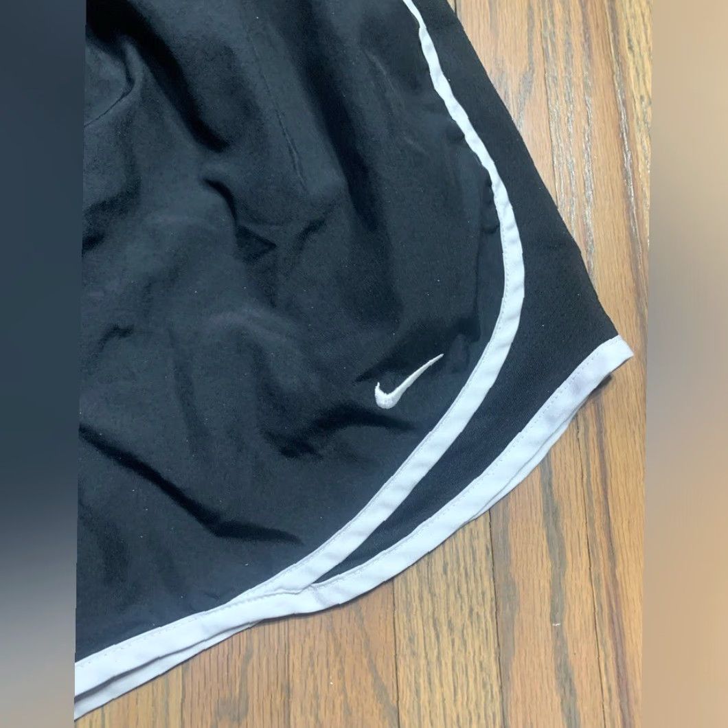 Nike Nike Shorts Women S Black Athletic Regular Small Size 28" / US 6 / IT 42 - 2 Thumbnail