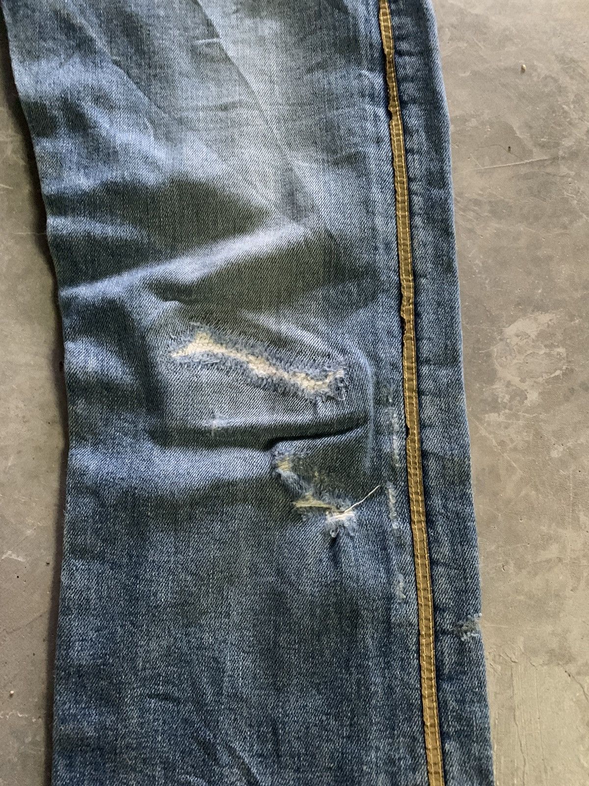 Maison MIHARA YASUHIRO MIHARAYASUHIRO skinny distressed with side goldish line Size US 33 - 12 Thumbnail