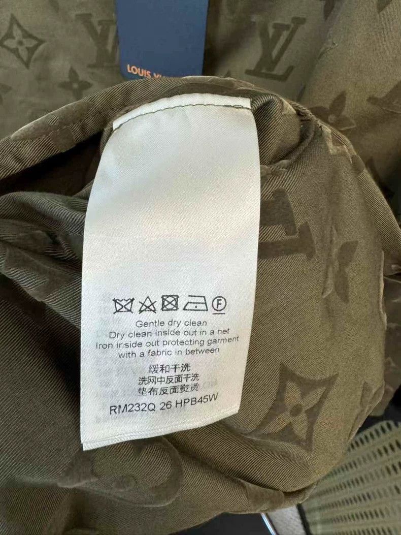 Louis Vuitton Louis Vuitton Army green flocked presbyopic logo jacket Size US XL / EU 56 / 4 - 5 Thumbnail
