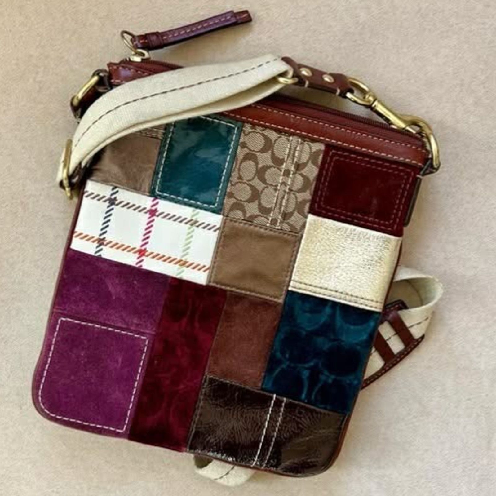 Coach Coach Crossbody Bag HolidayG0773-40929 Patch Signature Suede Size ONE SIZE - 1 Thumbnail