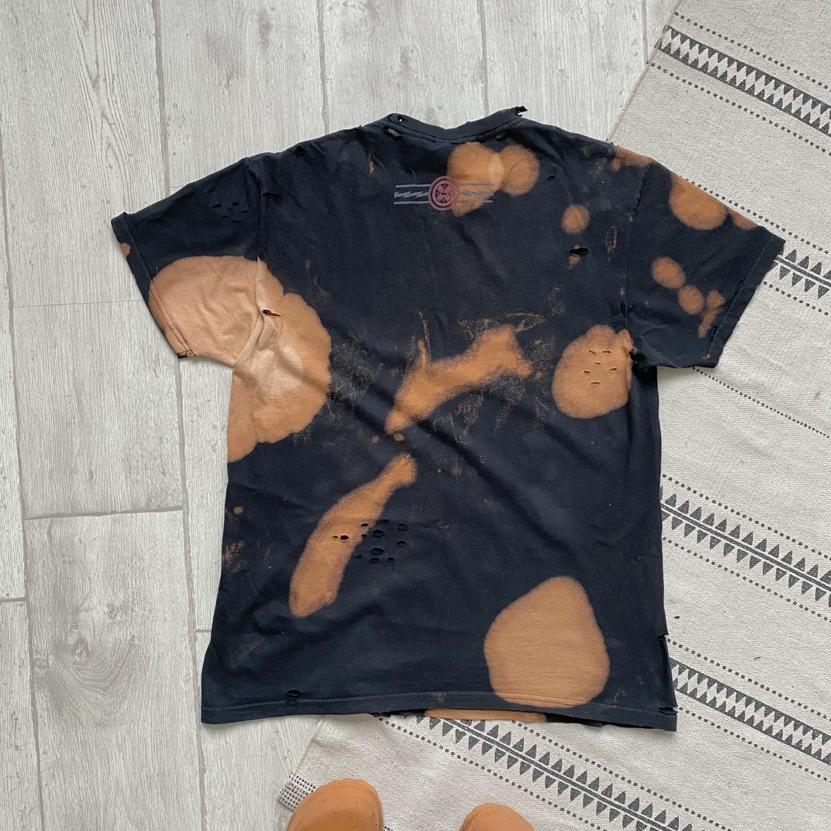 Quiksilver 🏄🏼‍♂️Trashed Vintage 90s Quiksilver Tee Y2K Skater t-shirt Size US M / EU 48-50 / 2 - 8 Thumbnail