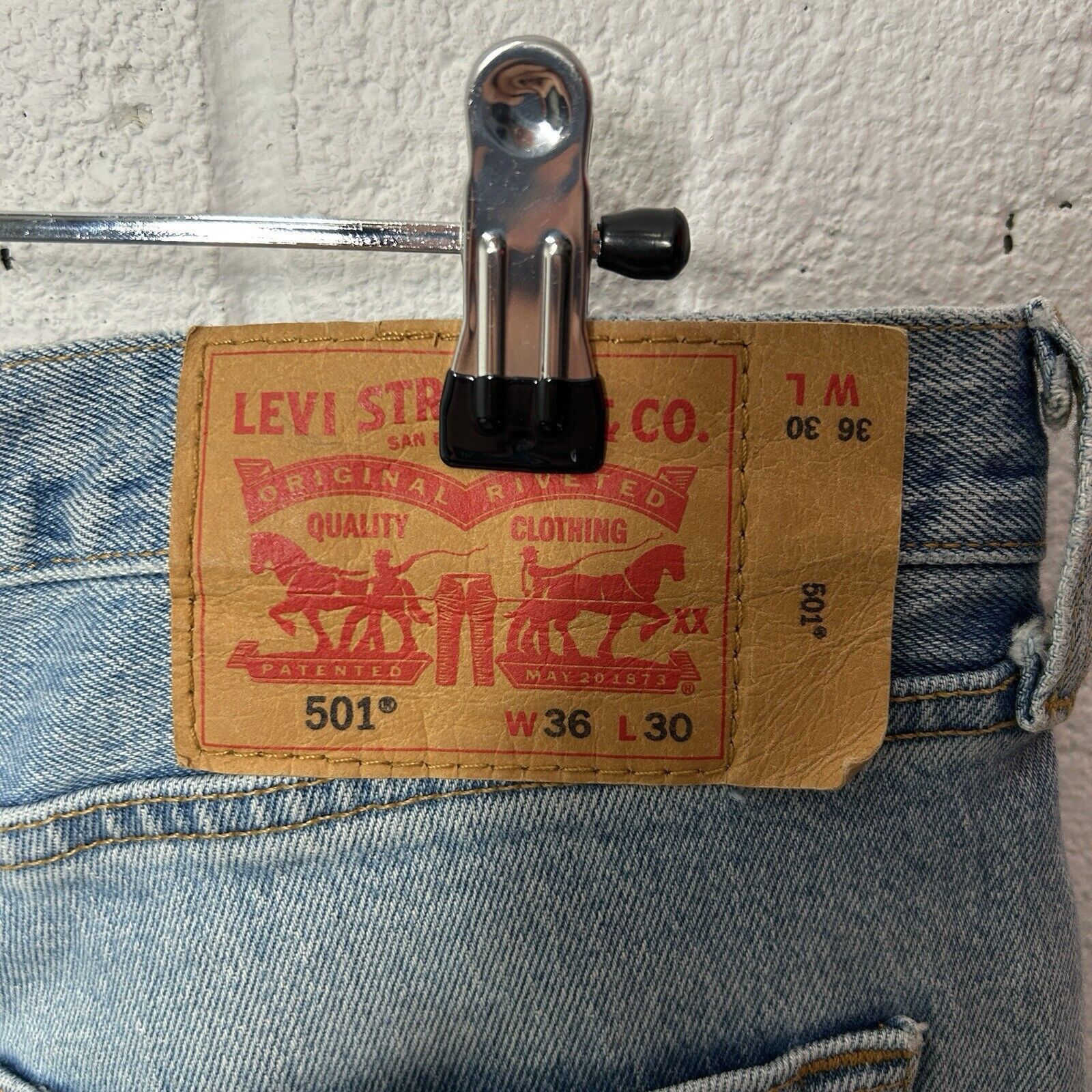 Levi's Levi’s 501 Straight Button Fly “Medium Wash” Size US 36 / EU 52 - 3 Thumbnail