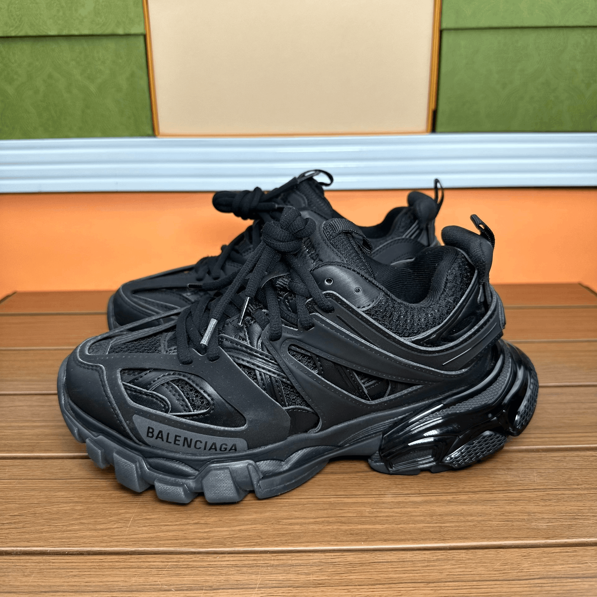 Balenciaga Balenciaga Black Lowtop Sneakers it_36 Women Size US 6 / IT 36 - 1 Thumbnail