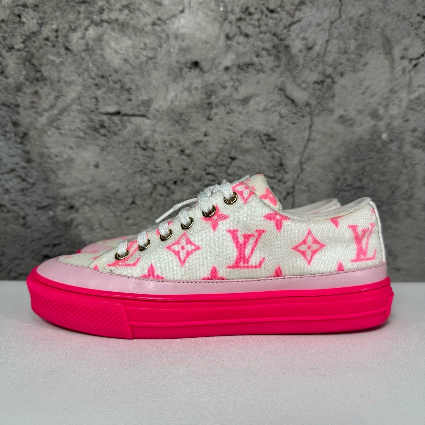 Louis Vuitton LV Monogram Women's Sneaker 35.5 Size US 5 / IT 35 - 3 Thumbnail