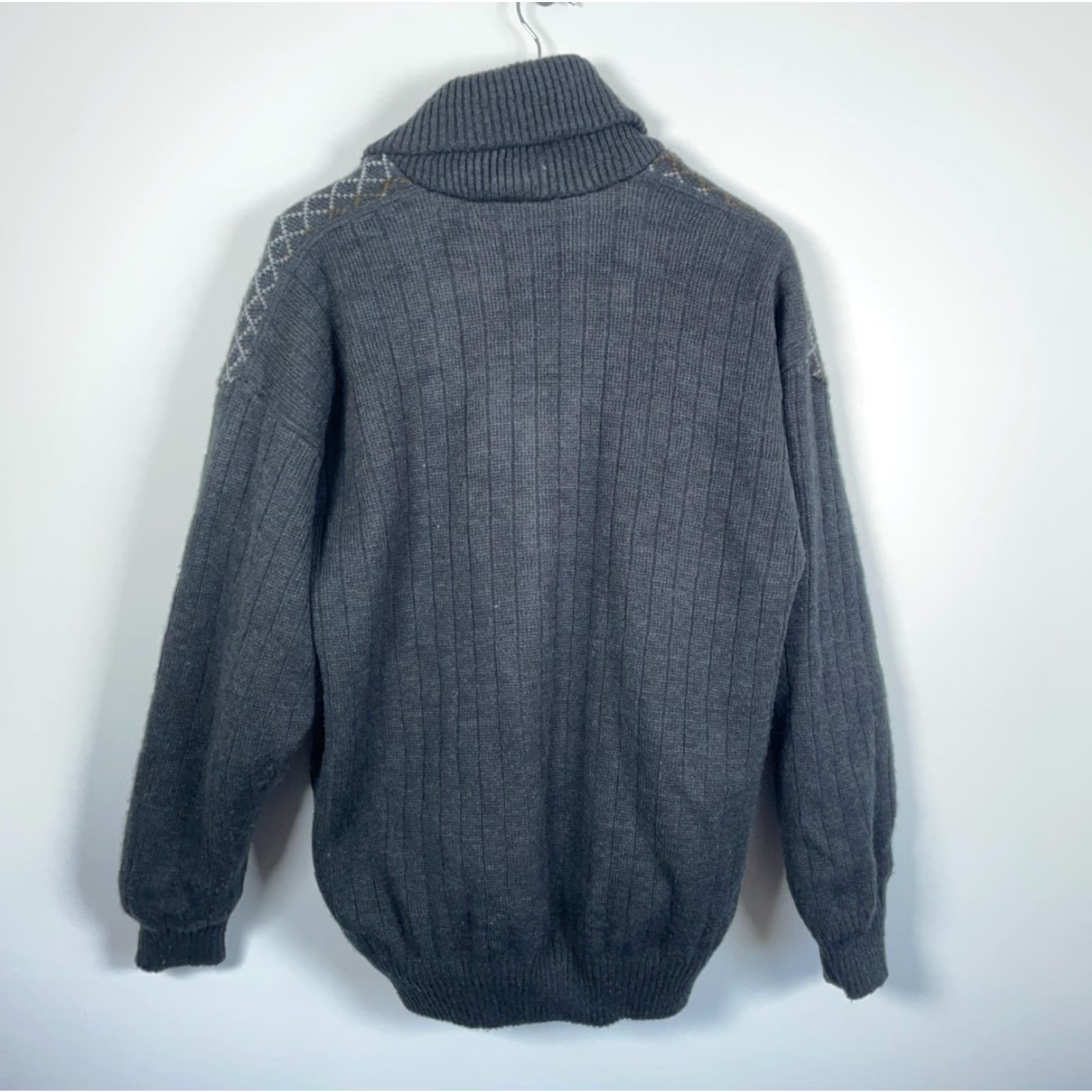 Vintage VINTAGE Finnegan Cardigan Shawl Collar Quilted-Lined Geometric Heavyweight Men’s XL Gray Knit Sweater Size US XL / EU 56 / 4 - 3 Thumbnail
