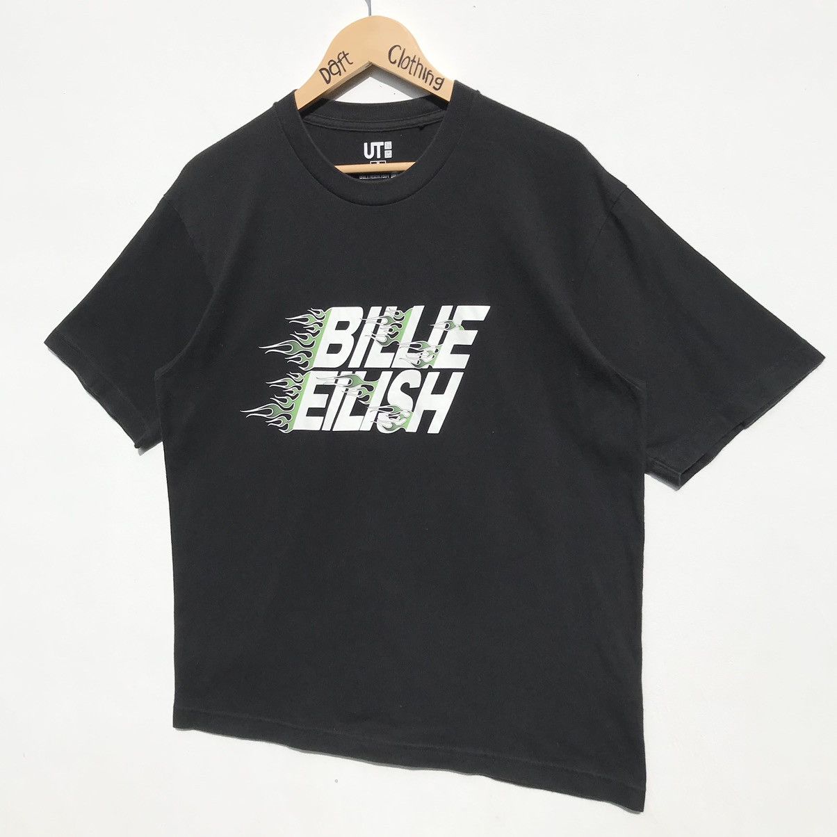 Billie Eilish × Uniqlo Billie Eilish American Singer Songwriter Tee Size US M / EU 48-50 / 2 - 3 Thumbnail