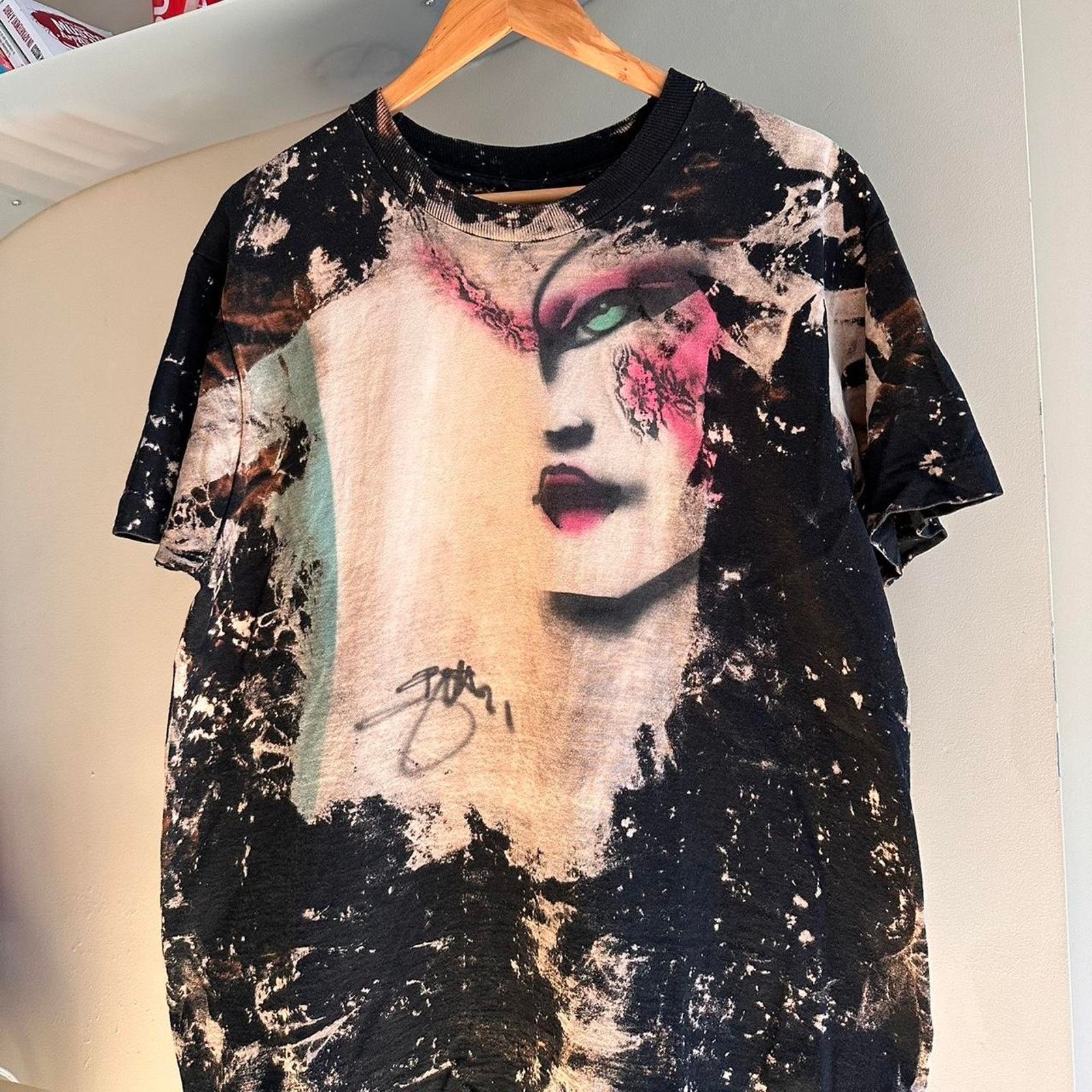 Fruit Of The Loom × Vintage Vintage Lady Mosquitohead Shirt Size US L / EU 52-54 / 3 - 2 Thumbnail