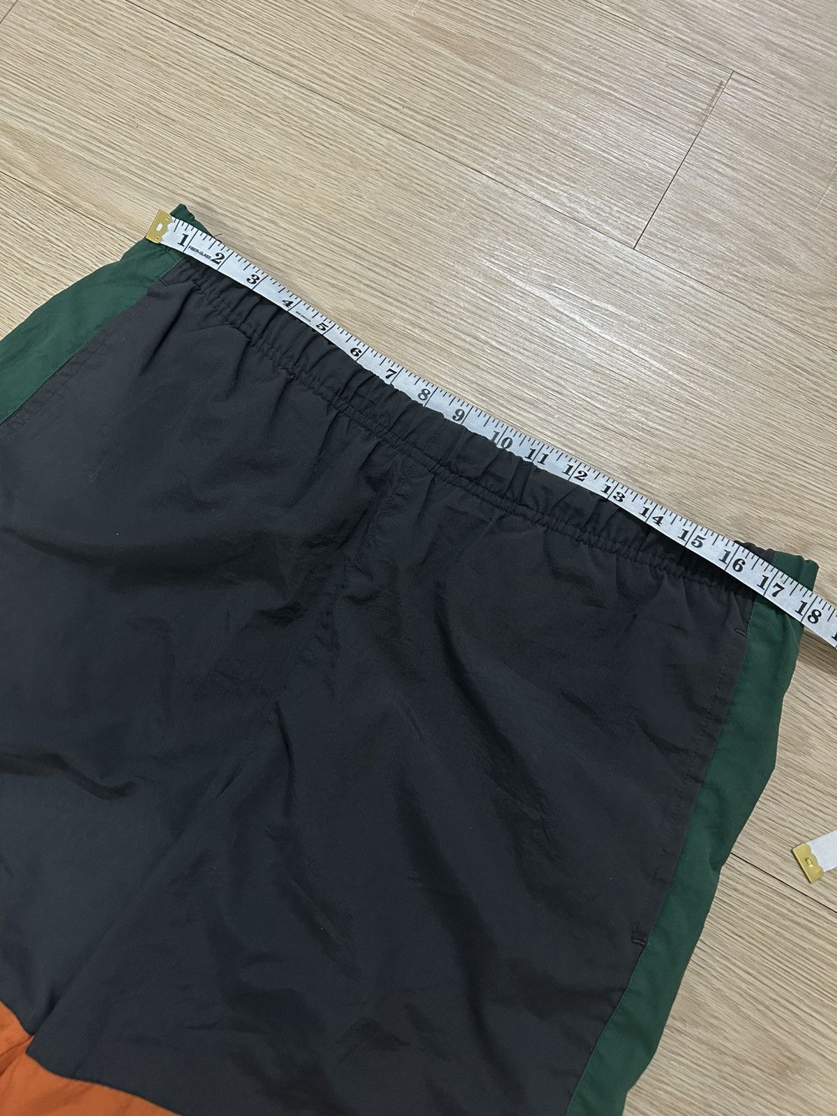 Beauty Beast × Nike × Vintage Vintage 90’s Nike Multi Colour Nylon Shorts Size US 34 / EU 50 - 8 Thumbnail