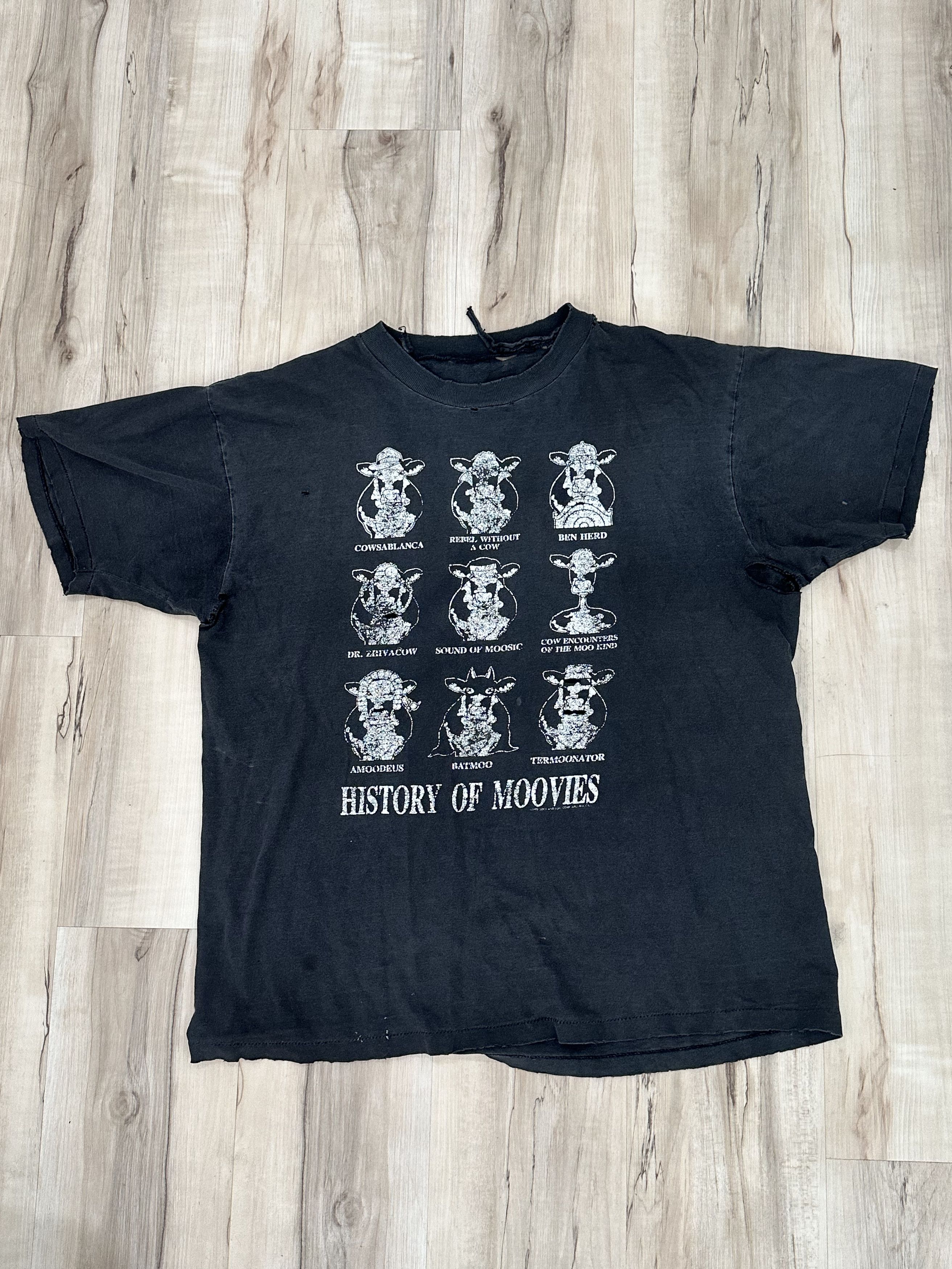 Vintage Vintage Distressed Black T-Shirt x "History of Moovies" Size US L / EU 52-54 / 3 - 1 Thumbnail