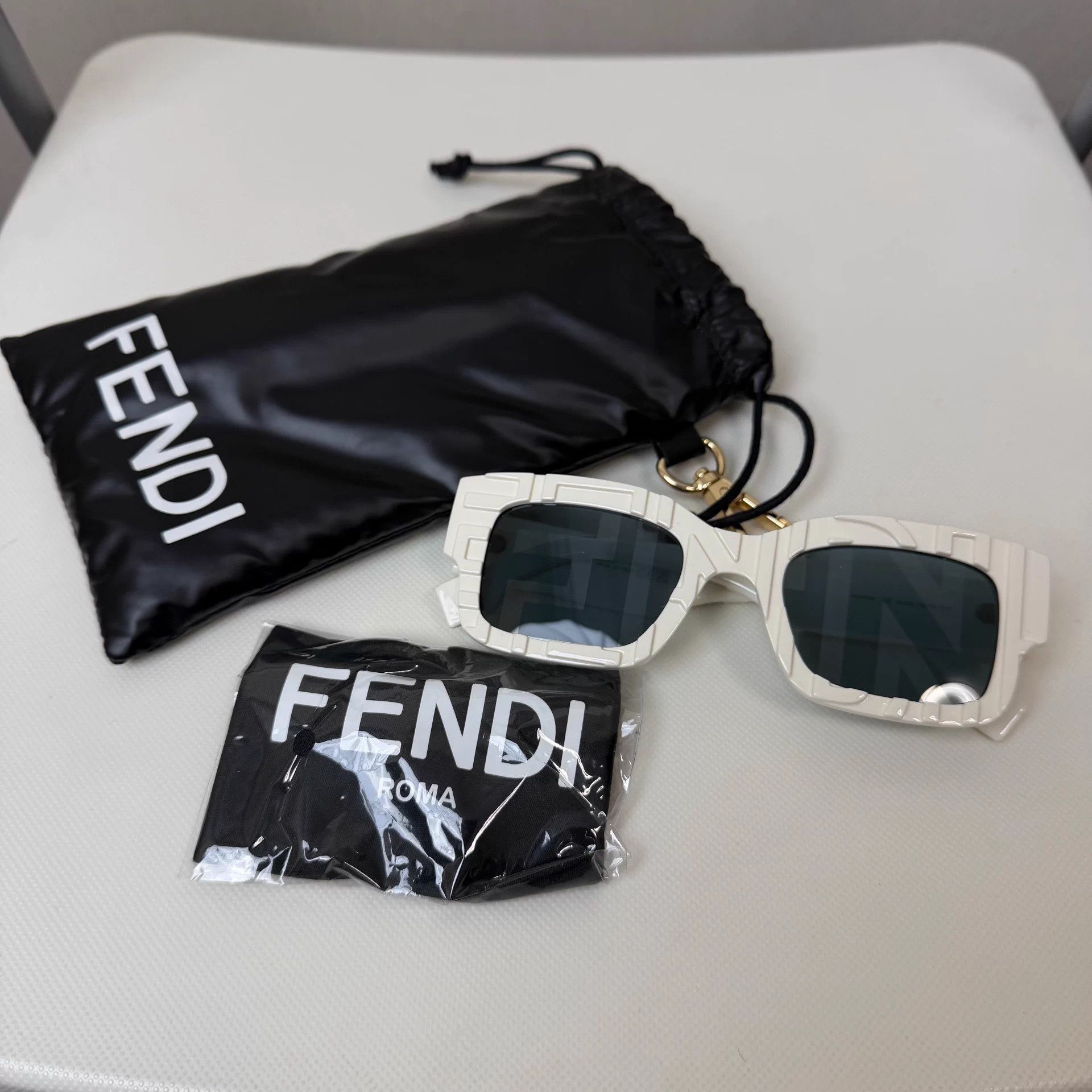 Fendi FENDI men's white irregular FF side pattern sunglasses Size ONE SIZE - 1 Thumbnail