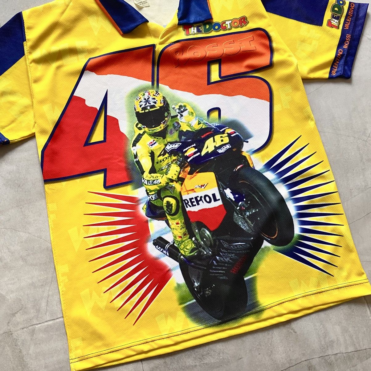 Vintage Vintage Valentino Rossi 46 The Doctor All Over Print T-shirt Size US S / EU 44-46 / 1 - 2 Thumbnail