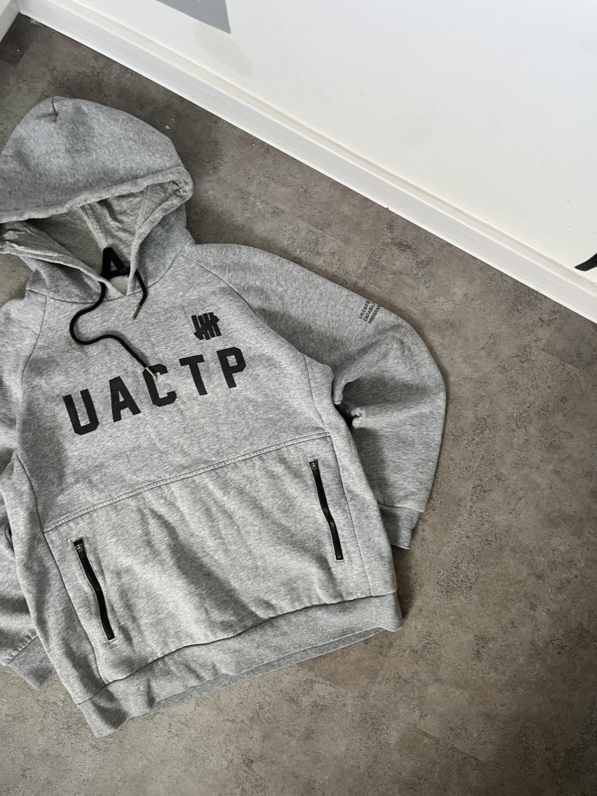 Undefeated × Vintage Undefeated x UACTP Grey Hoodie Size S Size US S / EU 44-46 / 1 - 3 Thumbnail