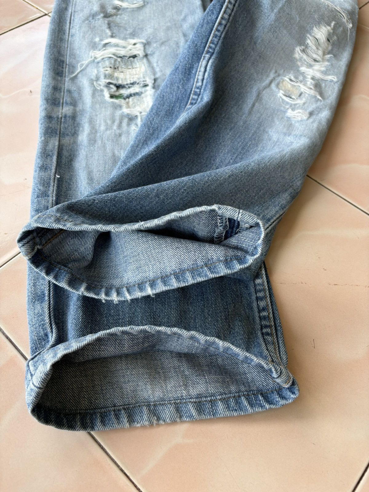 Levi's × Vintage Vintage Levi’s 505 Ripped Jean Size US 32 / EU 48 - 12 Thumbnail