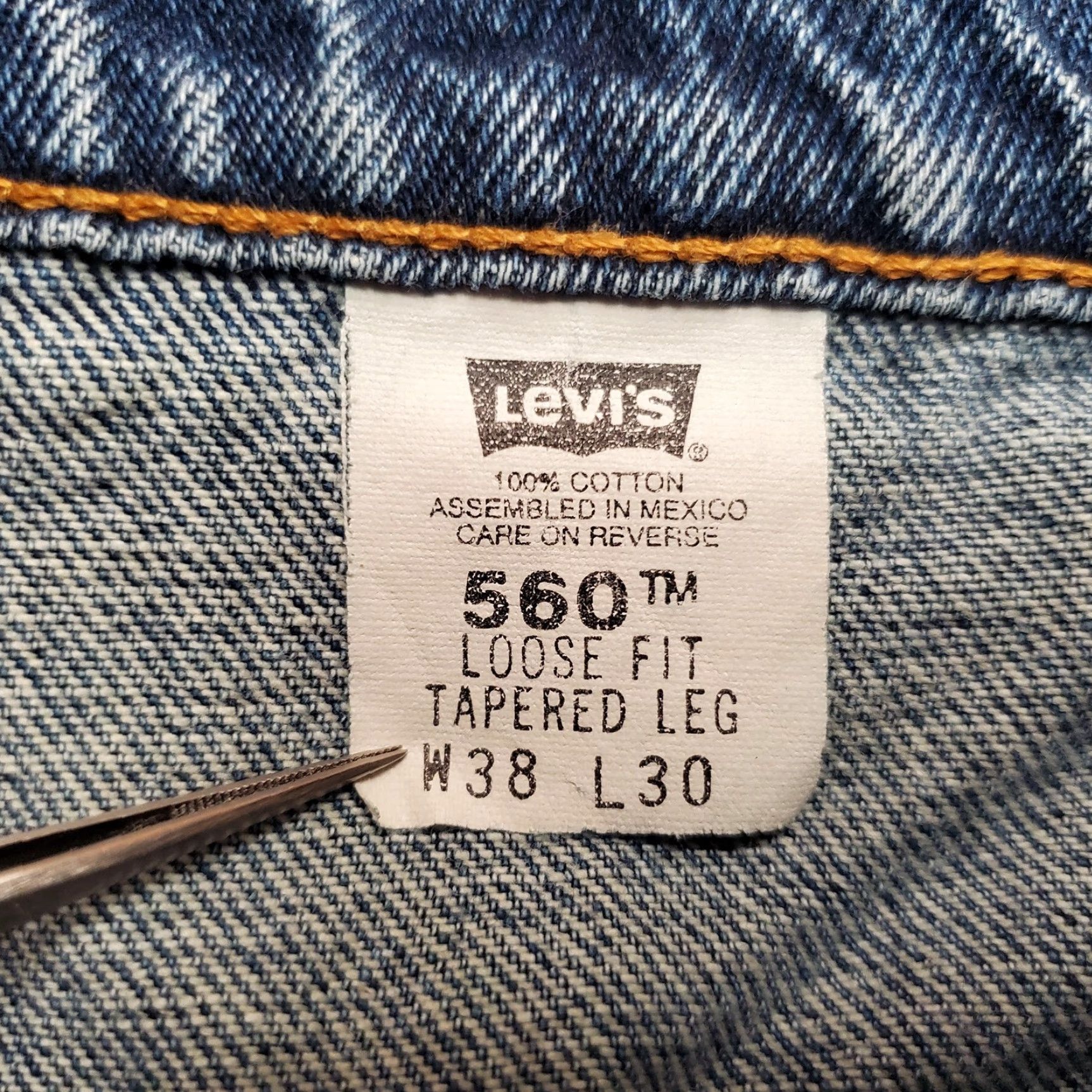 Denime VINTAGE Levis Jeans Mens 38x30 Blue 560 Denim Loose Fit Tapered Leg Cotton VTG 90s USA American Jeans Mens Size US 38 / EU 54 - 6 Thumbnail