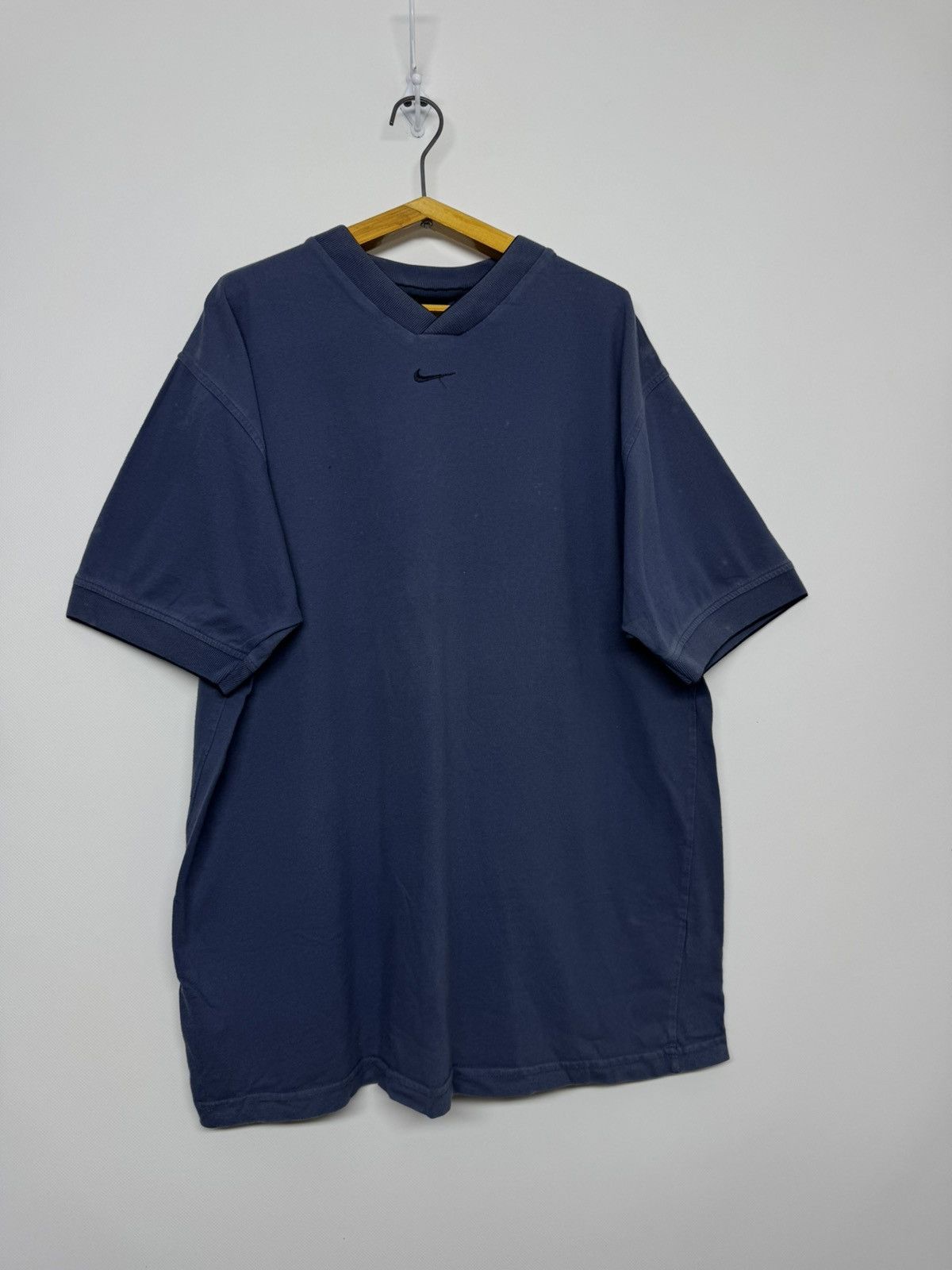 Nike Vintage Y2k Nike Center Swoosh Logo T-Shirt Size US XL / EU 56 / 4 - 4 Thumbnail