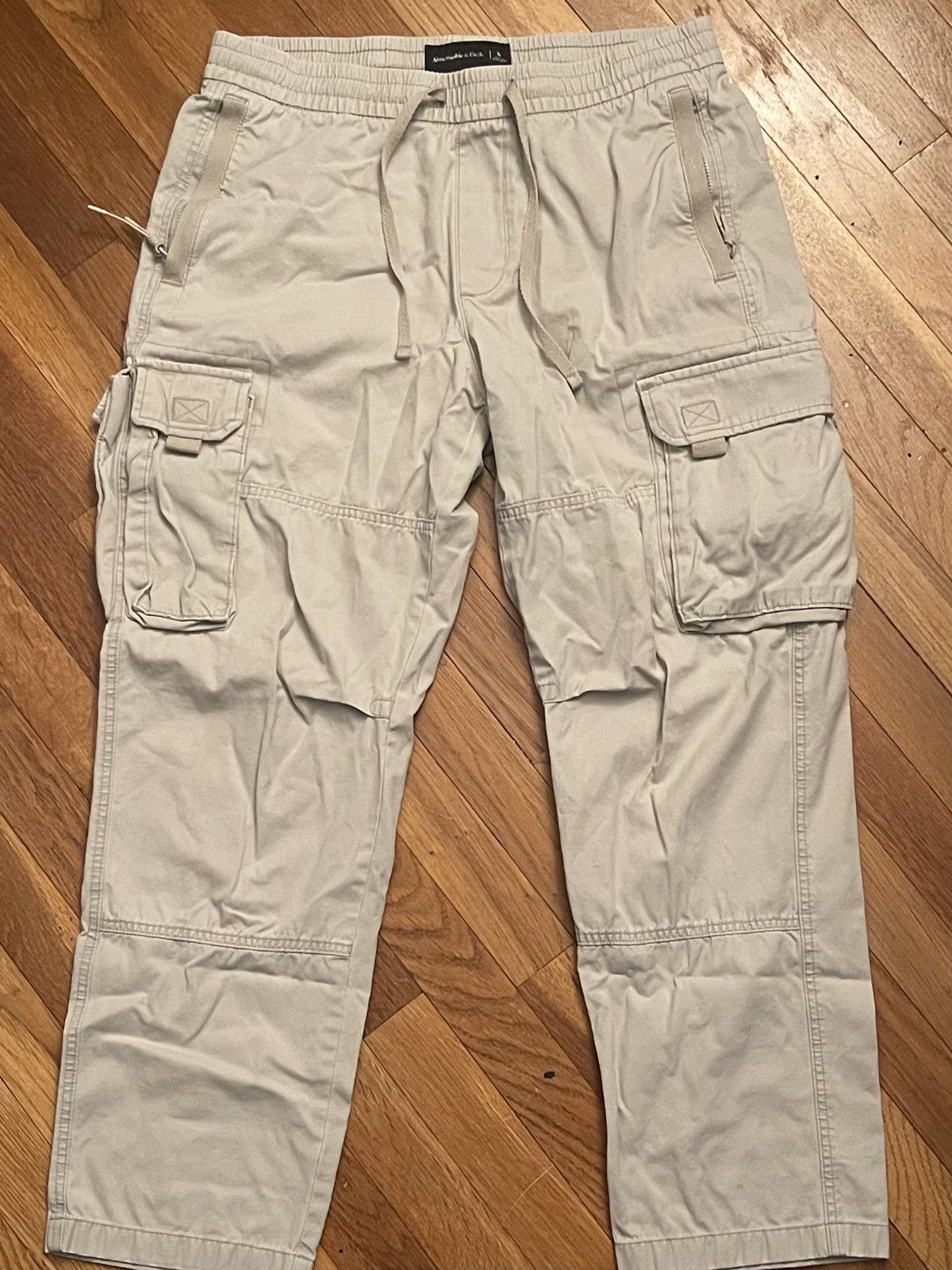 Abercrombie & Fitch Abercrombie cream cargo pants Size US 32 / EU 48 - 1 Thumbnail