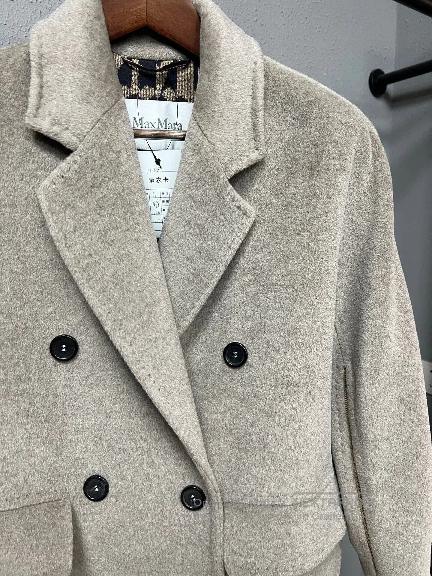 Max Mara Maxmara Camel Hair Coat with Zipper Detail. Size XS / US 0-2 / IT 36-38 - 3 Thumbnail