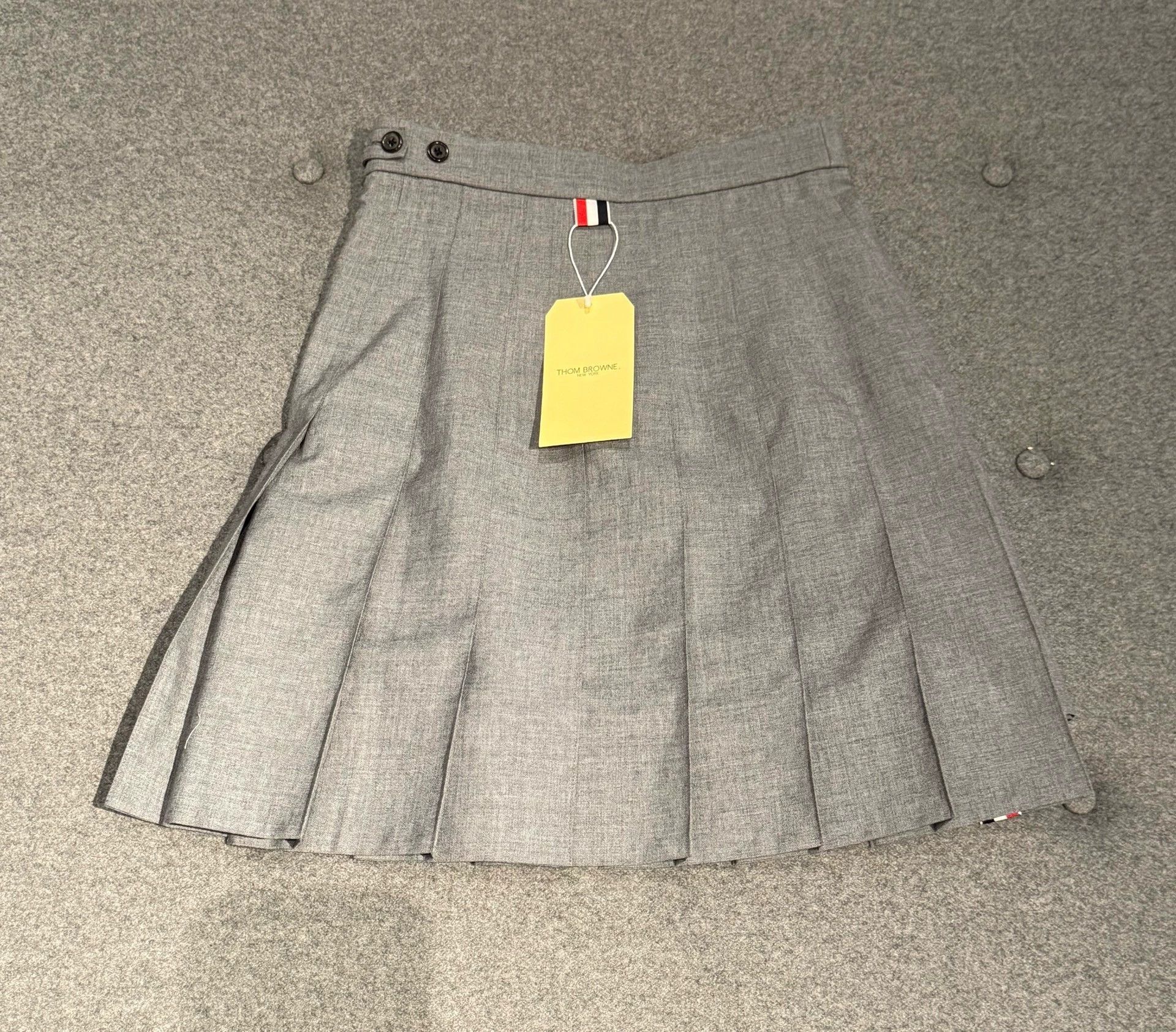 Thom Browne Thom Browne Women's Classic Mid-Gray PleatedSkirt Size 40 Size 27" / US 4 / IT 40 - 4 Thumbnail