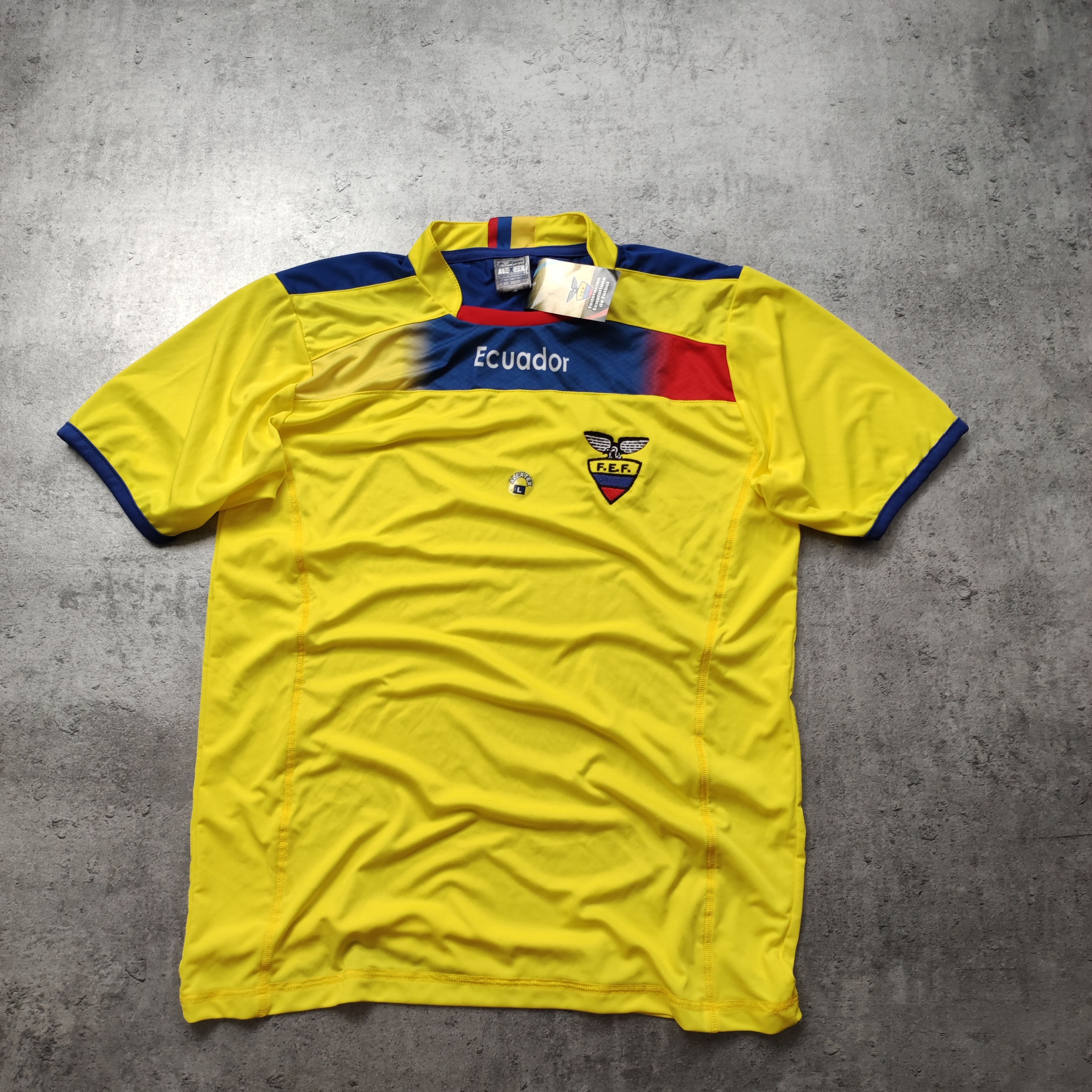 Vintage RARE 2011-13 Ecuador Football National Team Home Jersey Size US L / EU 52-54 / 3 - 2 Thumbnail
