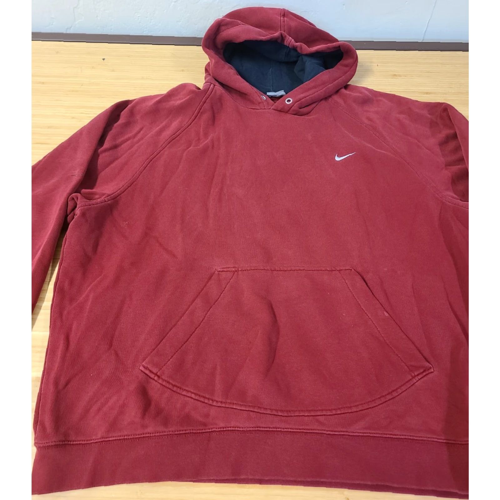 Nike VINTAGE Nike Hoodie Mens XL Red Swoosh Logo 90s Pullover Hooded Pocket Crew Neck Tonal Silver Tag Cotton Regular Size US XL / EU 56 / 4 - 3 Thumbnail