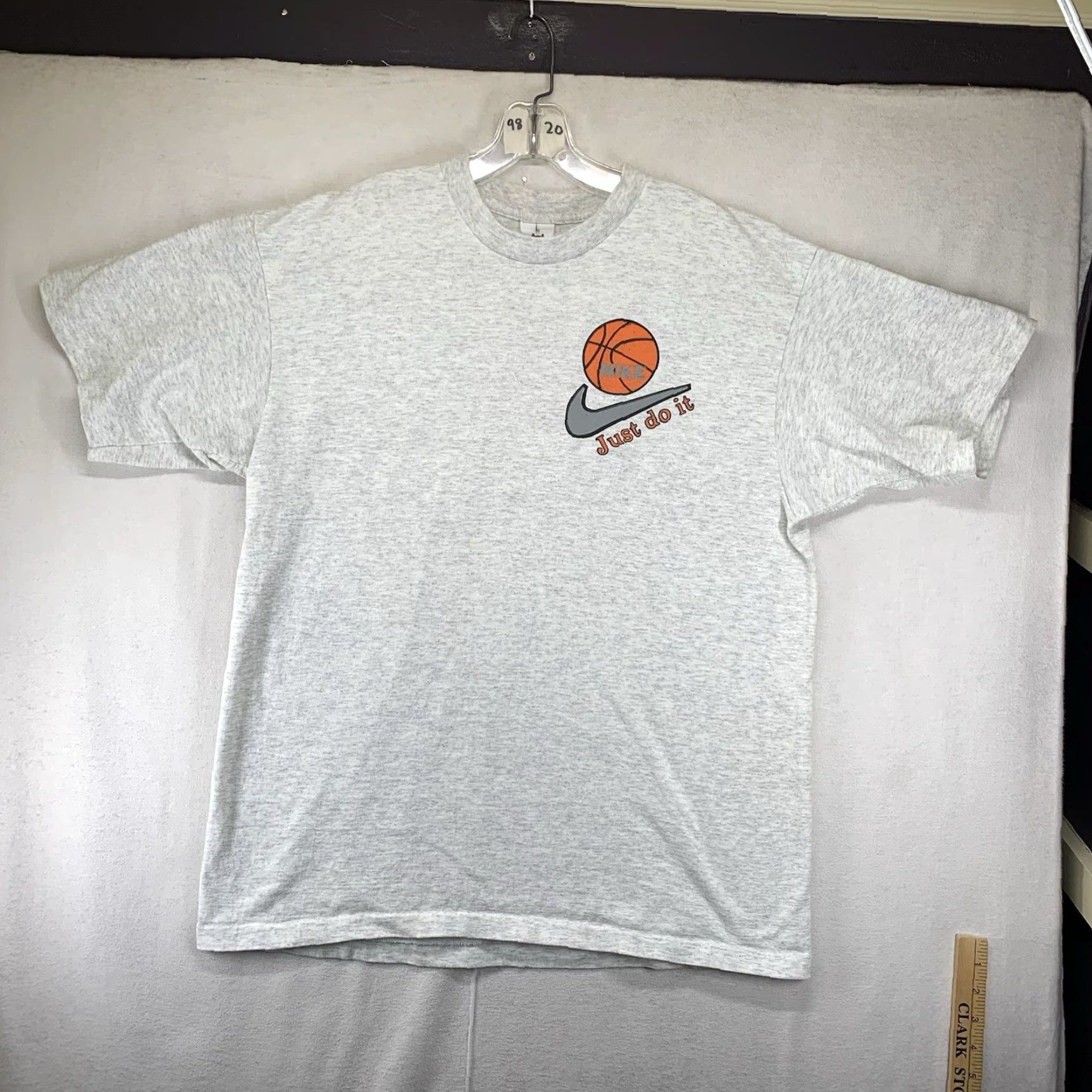 Vintage VINTAGE Looney Tunes T-Shirt Graphic Print 1997 Bugs Bunny Michael Jordan Gray L Men Crew Neck Short Sleeve Size US L / EU 52-54 / 3 - 2 Thumbnail
