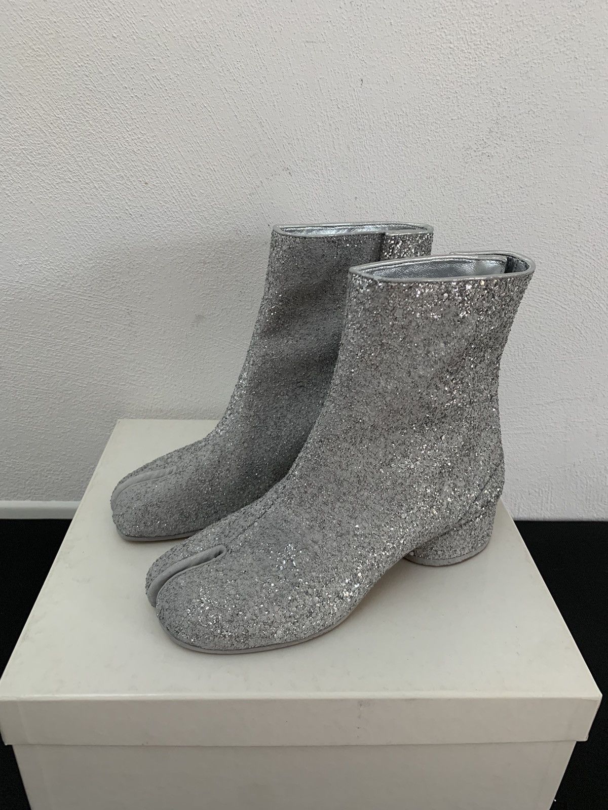 Maison Margiela Maison Margiela Silver Tabi Boots Size US 6.5 / IT 36.5 - 5 Thumbnail