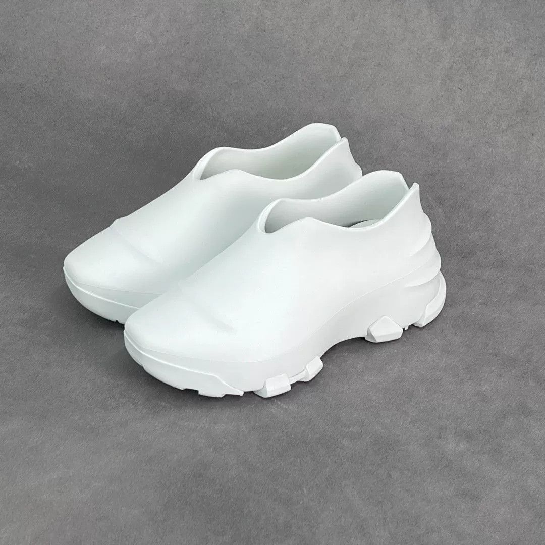 Givenchy Givenchy Casual White Lowtop Sneakers 8 Men Size US 8 / EU 41 - 1 Thumbnail