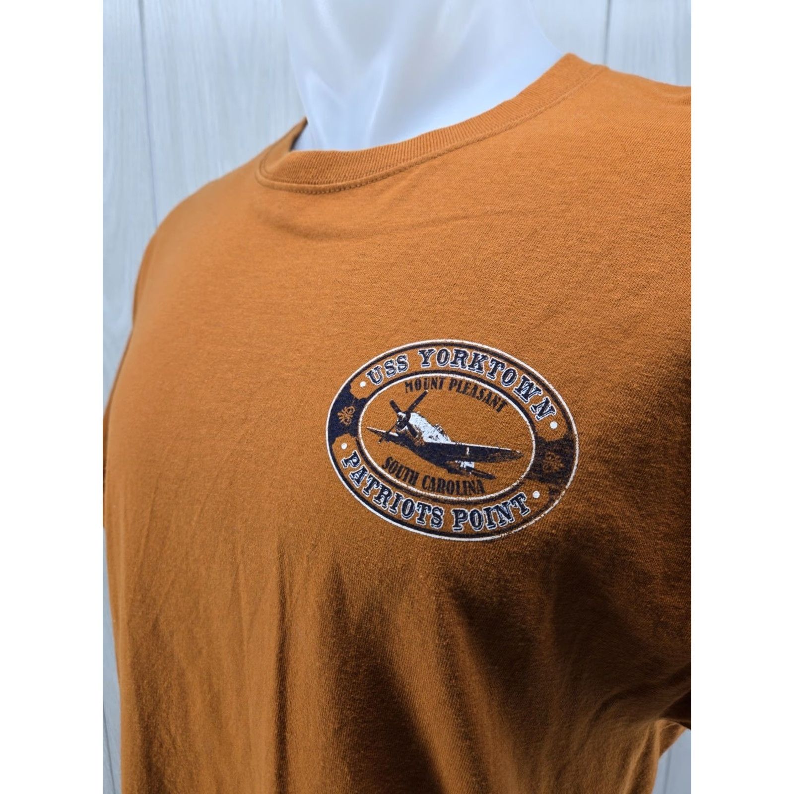 Hanes VINTAGE USS YORKTOWN PATRIOT'S POINT South Carolina T Shirt LARGE Orange Mens Graphic Tee 90s Patriot Size US L / EU 52-54 / 3 - 6 Thumbnail
