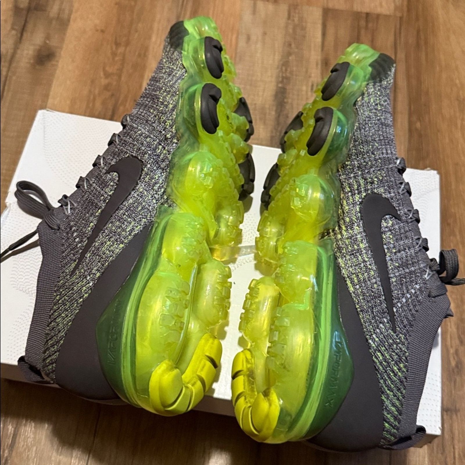 Nike 2019 Nike Air Vapormax Flyknit 3 Gunsmoke Thunder Grey Volt Size US 9.5 / EU 42-43 - 7 Thumbnail