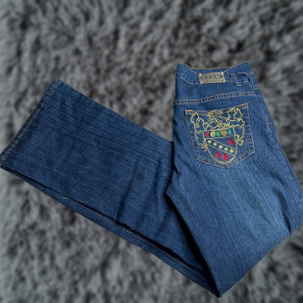 Coogi VINTAGE Coogi Jeans Women’s 3/4 Medium Wash Denim Embroidered Crest Pockets 5-Pocket Straight Regular Zip Size 24" / US 00 / IT 34 - 1 Thumbnail