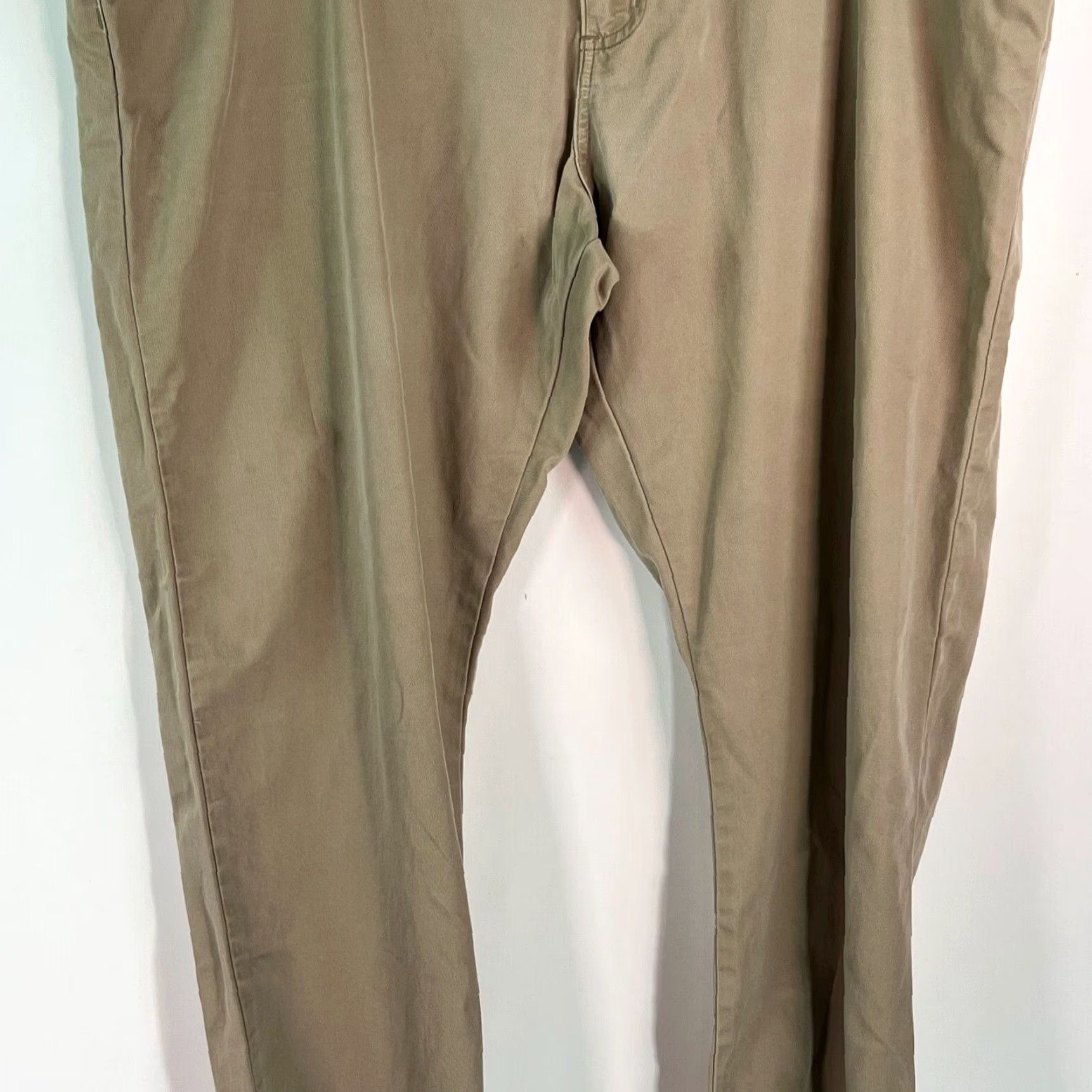 Wrangler Wrangler Mens Pants Beige Flat Front 42 Regular Inseam 29 Comfort Cotton Blend Jeans Trouser Dress Casual Men US Size US 42 / EU 58 - 5 Thumbnail