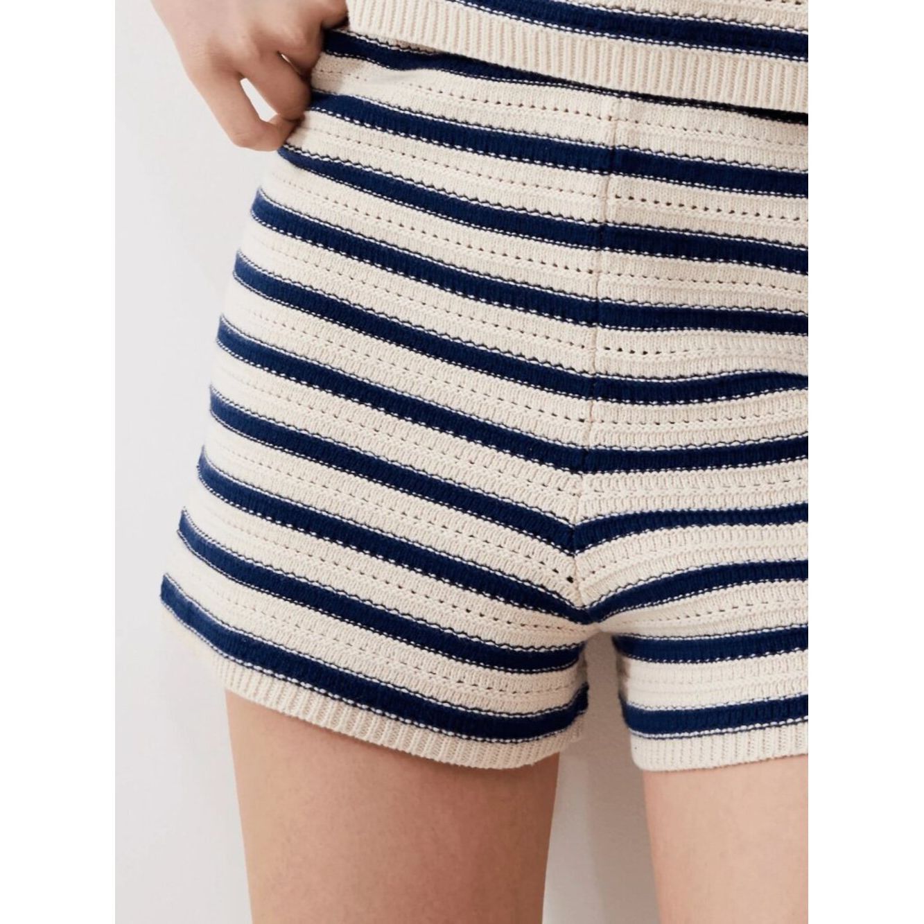 French Connection NWT New French Connection Lumi Mozart Crochet Short Ercu Mi Size 32" / US 10 / IT 46 - 2 Thumbnail