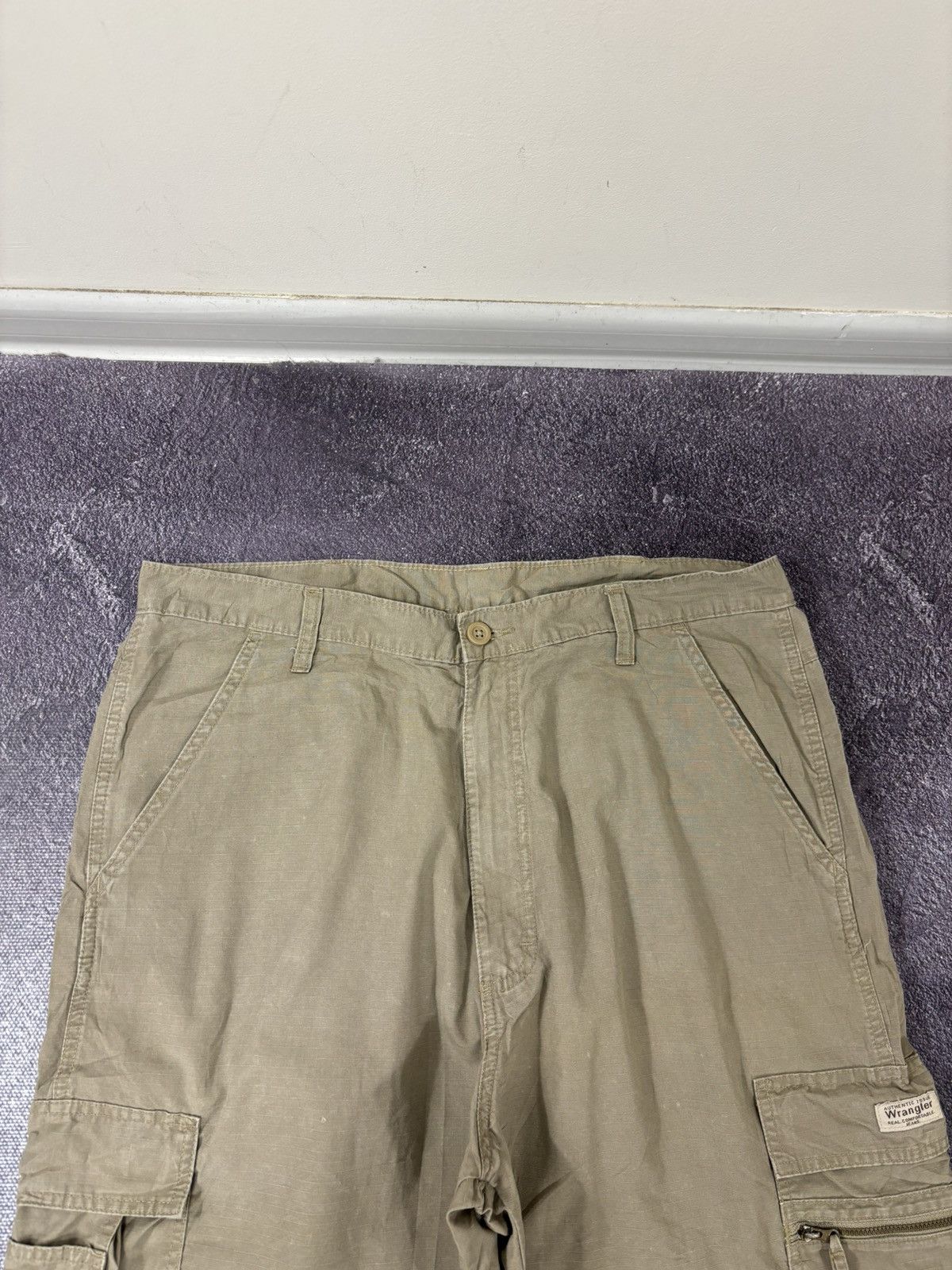 Vintage Vintage Wrangler USA Zip Pocket Hype Baggy Cargo Shorts Size US 36 / EU 52 - 8 Thumbnail