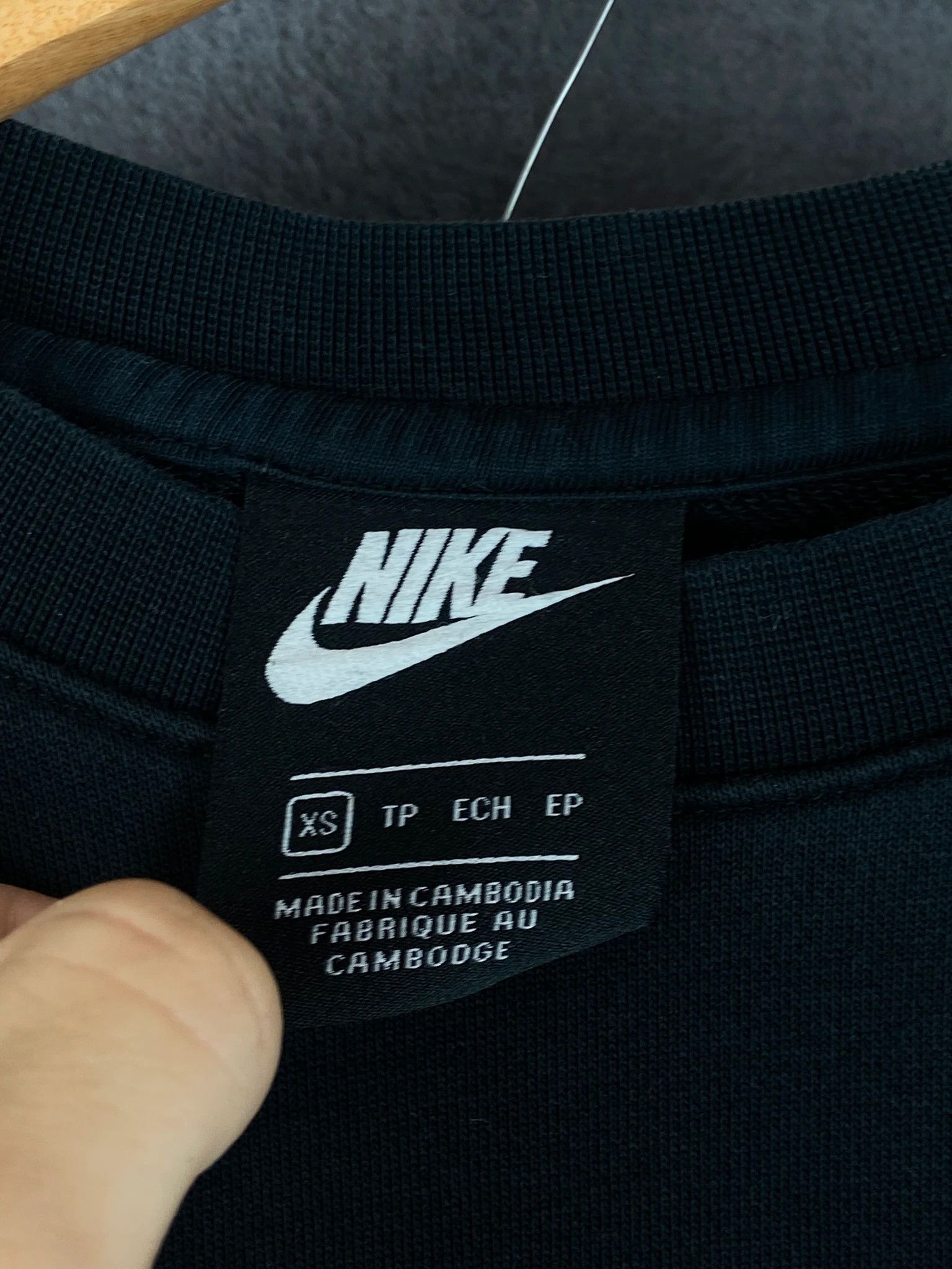 Nike Nike Mini Swoosh Crewneck – Black XS Essential Fit Size US XS / EU 42 / 0 - 3 Thumbnail