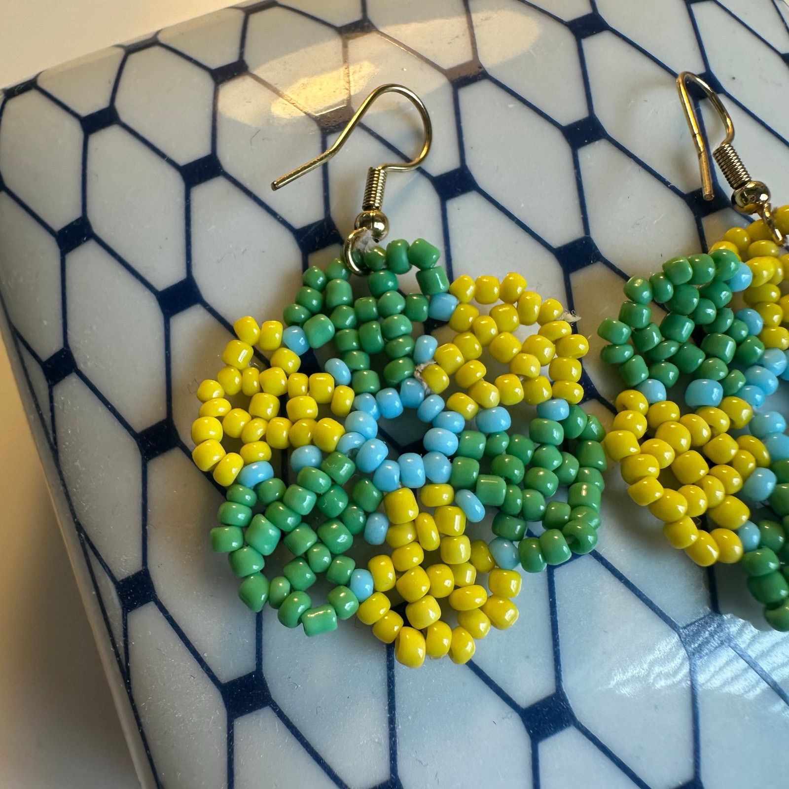 Other Flower Dangle Beaded Earrings Multicolor Yellow Green Blue Size ONE SIZE - 2 Thumbnail