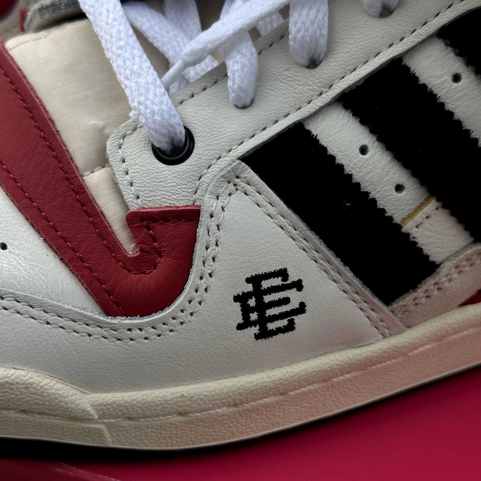 Eric Emanuel Eric Emmanuel x Adidas Forum 84 Size US 9.5 / EU 42-43 - 4 Thumbnail