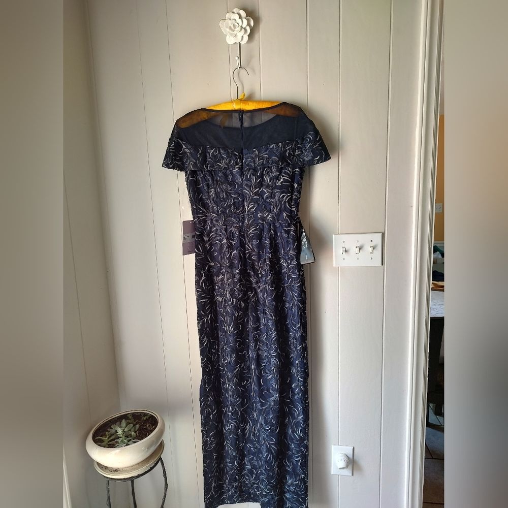 Other JS Collections "Reese" Navy Column Gown Sheer Neck Size 8 Size M / US 6-8 / IT 42-44 - 3 Thumbnail