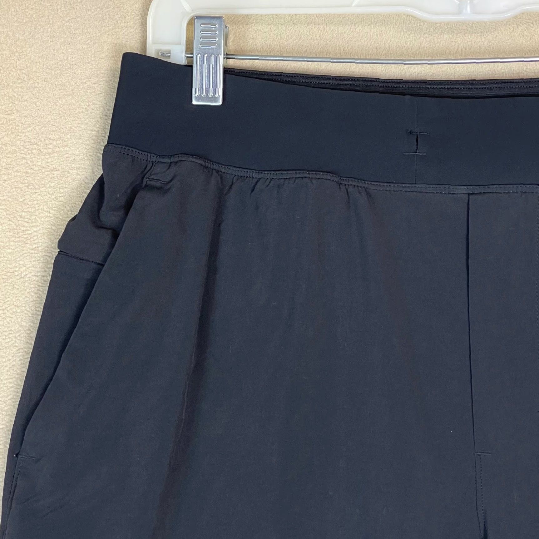 Lululemon Lululemon ABC Short Mens L Black Athletic Moisture Wicking Pockets Drawstring Elastic Waist 9in Inseam Size US 33 - 2 Thumbnail
