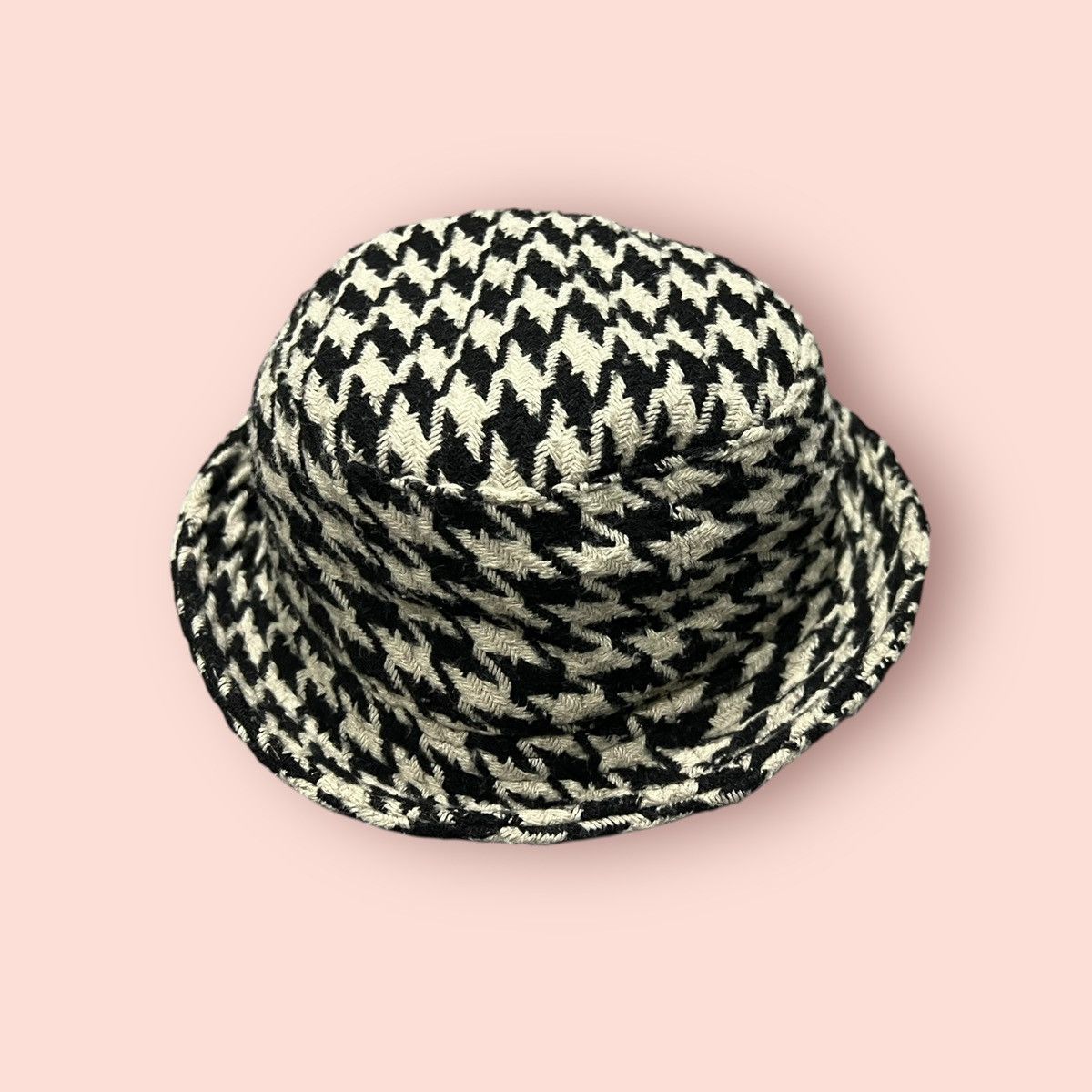 Edition Japan × H&M × L.O.G.G. VINTAGE H&M HOUNDSTOOTH BUCKET HAT Size ONE SIZE - 17 Thumbnail