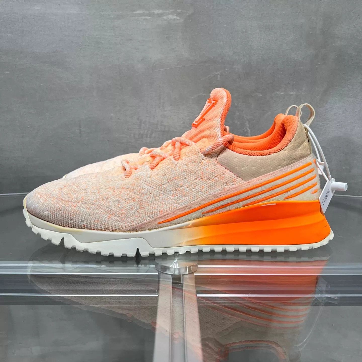 Louis Vuitton LV fluorescent orange sneaker UK7.5 41.5 Size US 8.5 / EU 41-42 - 3 Thumbnail