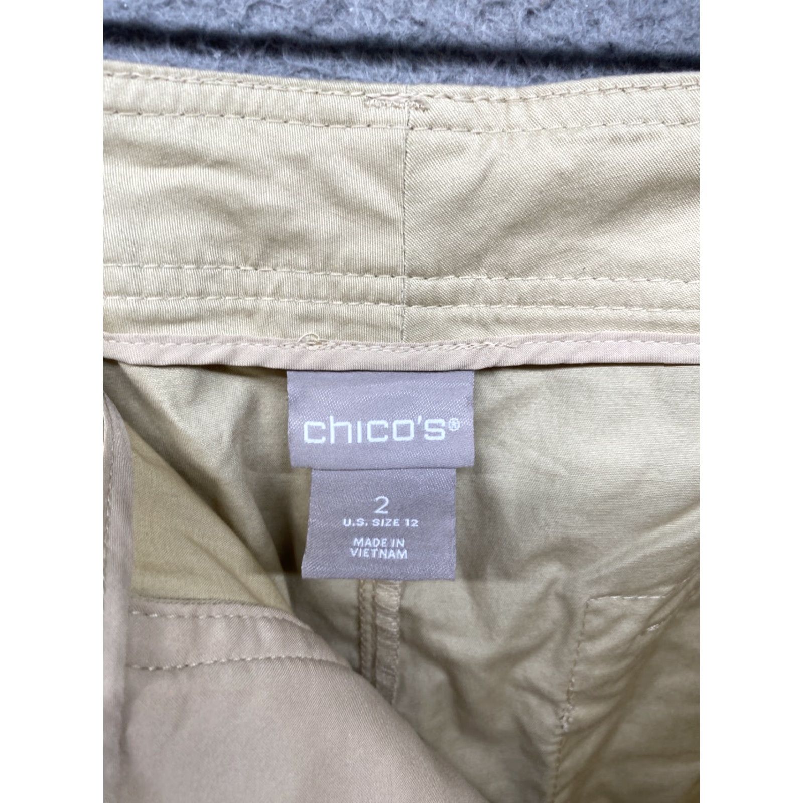 Vintage Chico’s Women’s Capri Wide-Leg Beige Pants in Size 12 - Relaxed, Pockets, Lightweight, Casual, Regular, Button, Zip, 0-1-0-2-3-4 Size 34" / US 12 / IT 48 - 4 Thumbnail